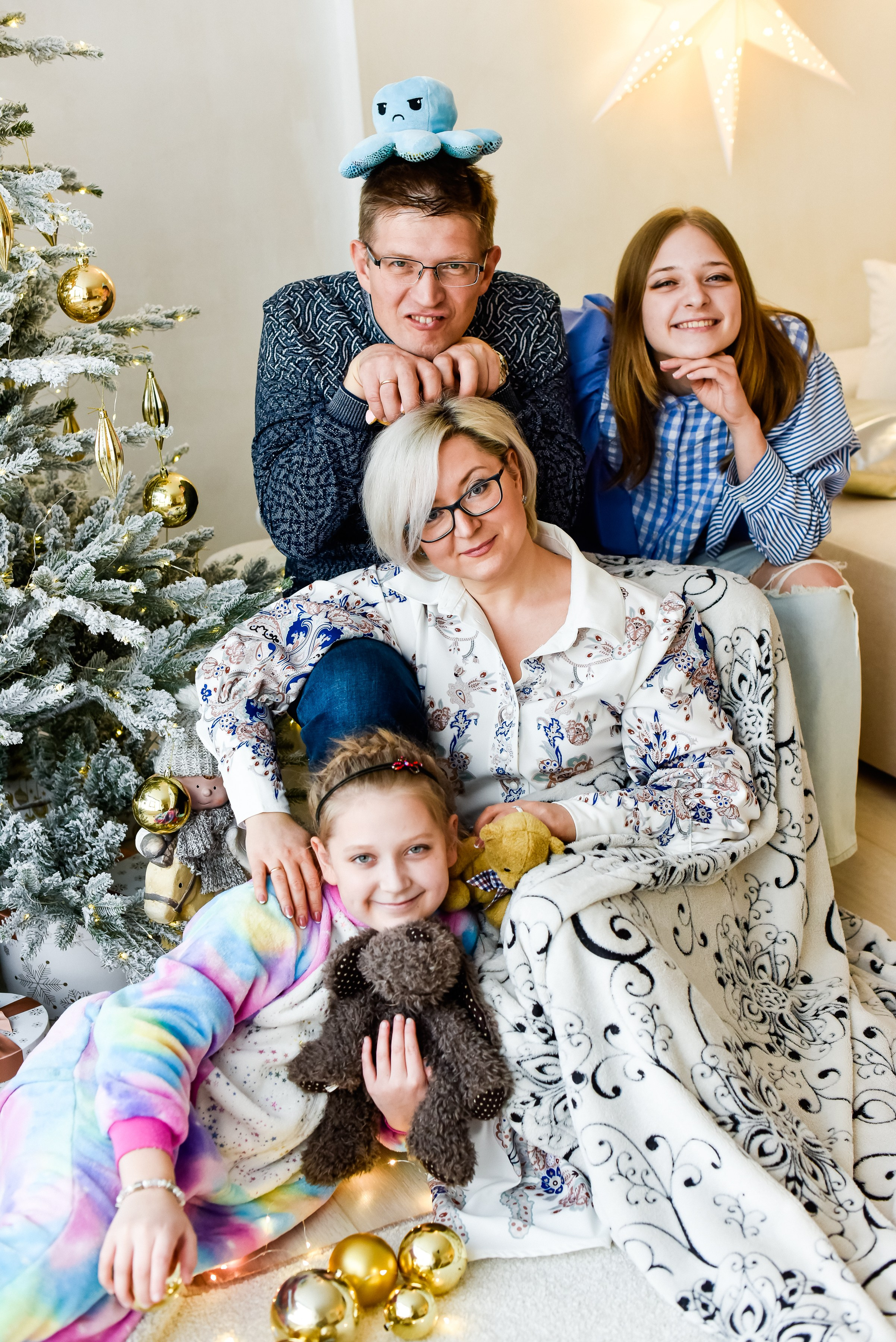 Семья Александра и его девочек)