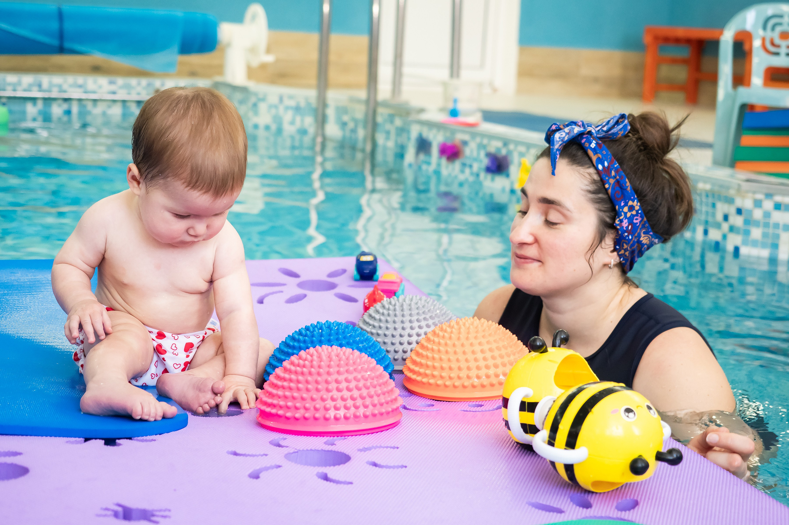 Грудничковое плавание. Репортажный, семейный и детский фотограф в Пензе и Заречном Арина Ермилова. Картины барельеф на заказ