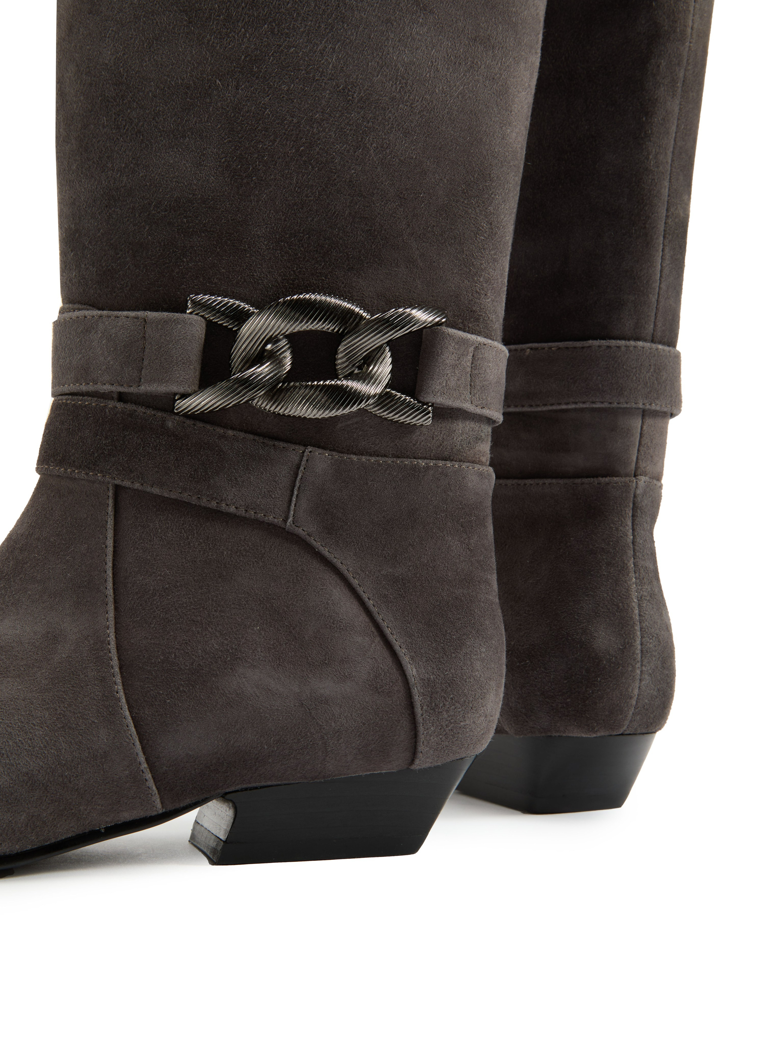 Каталожная фотография обуви. Фотограф в Москве Егор Гончаров