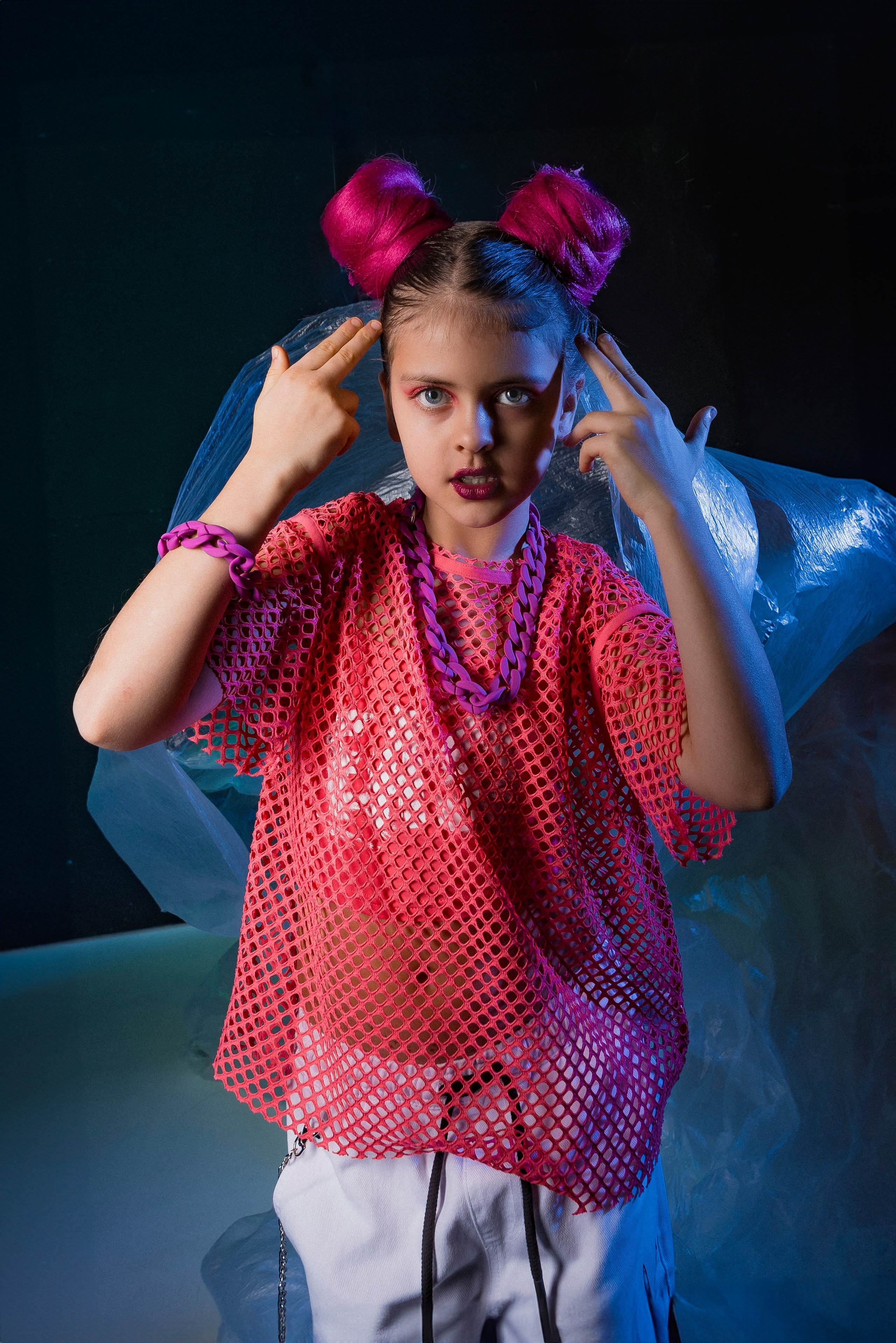 неоновая фотосессия в студии в сочи