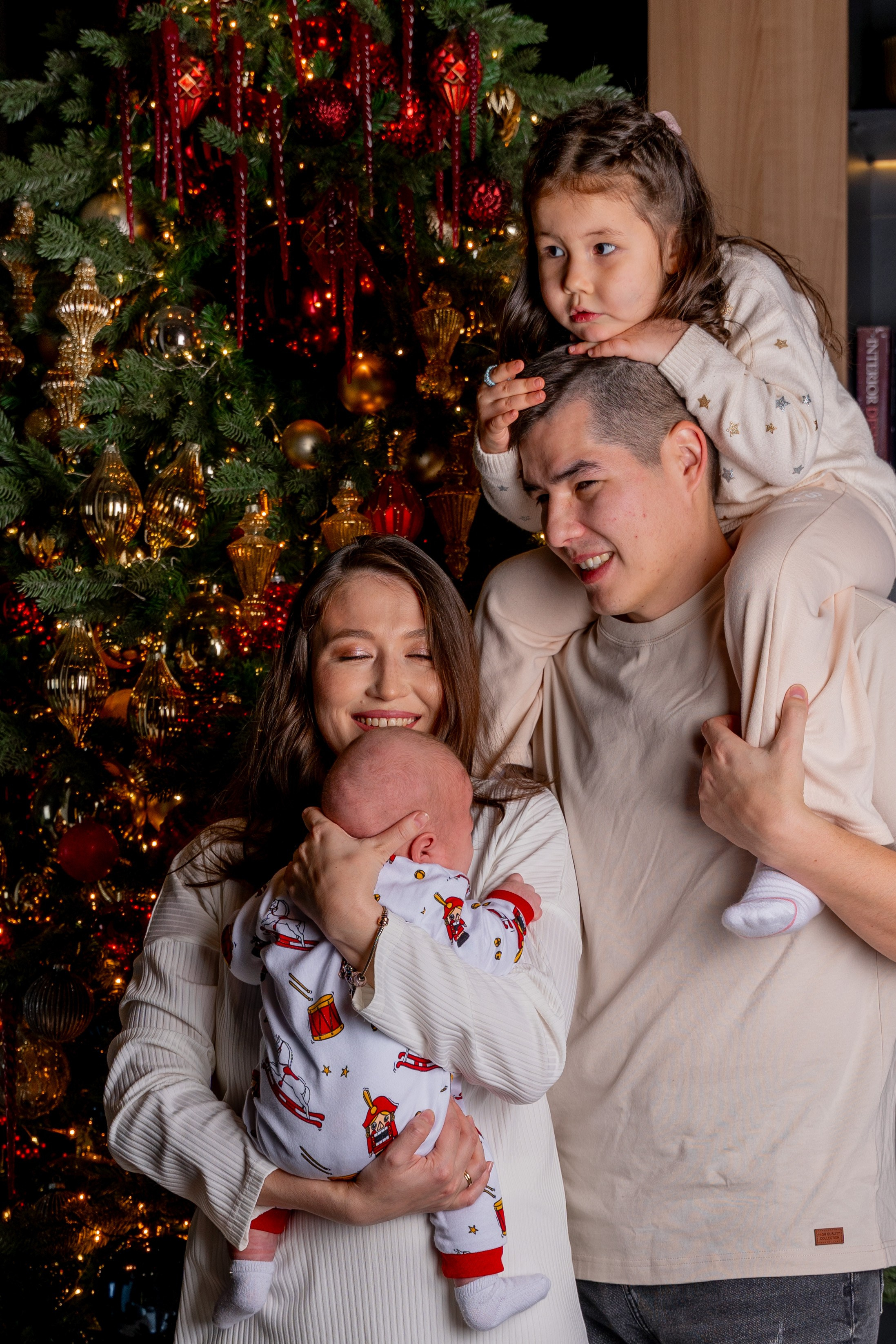 Семейная новогодняя фотосессия. Профессиональный фотограф Ковалева Олеся