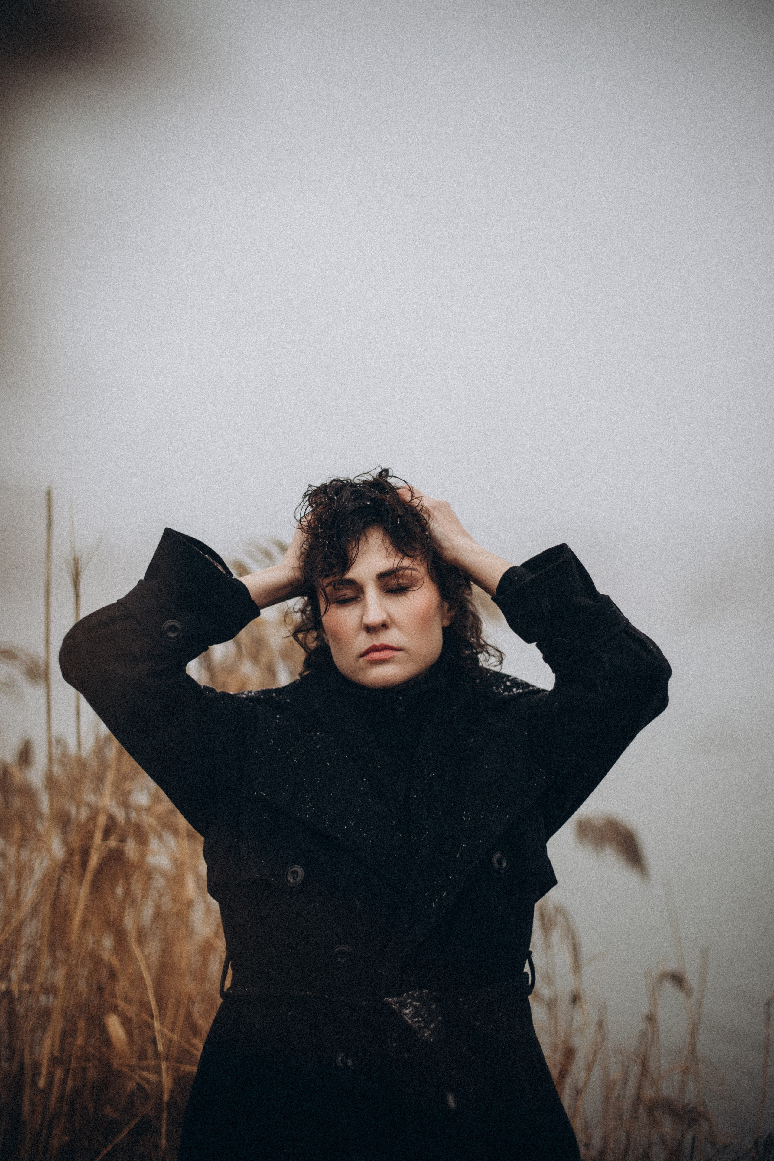 Красивые женские фотосессии: стильные портреты, нежные образы, естественная красота. Фотограф для девушек в Краснодаре. Уникальная атмосфера, грамотный свет, комфортная съёмка, профессиональная ретушь для вашего идеального результата.