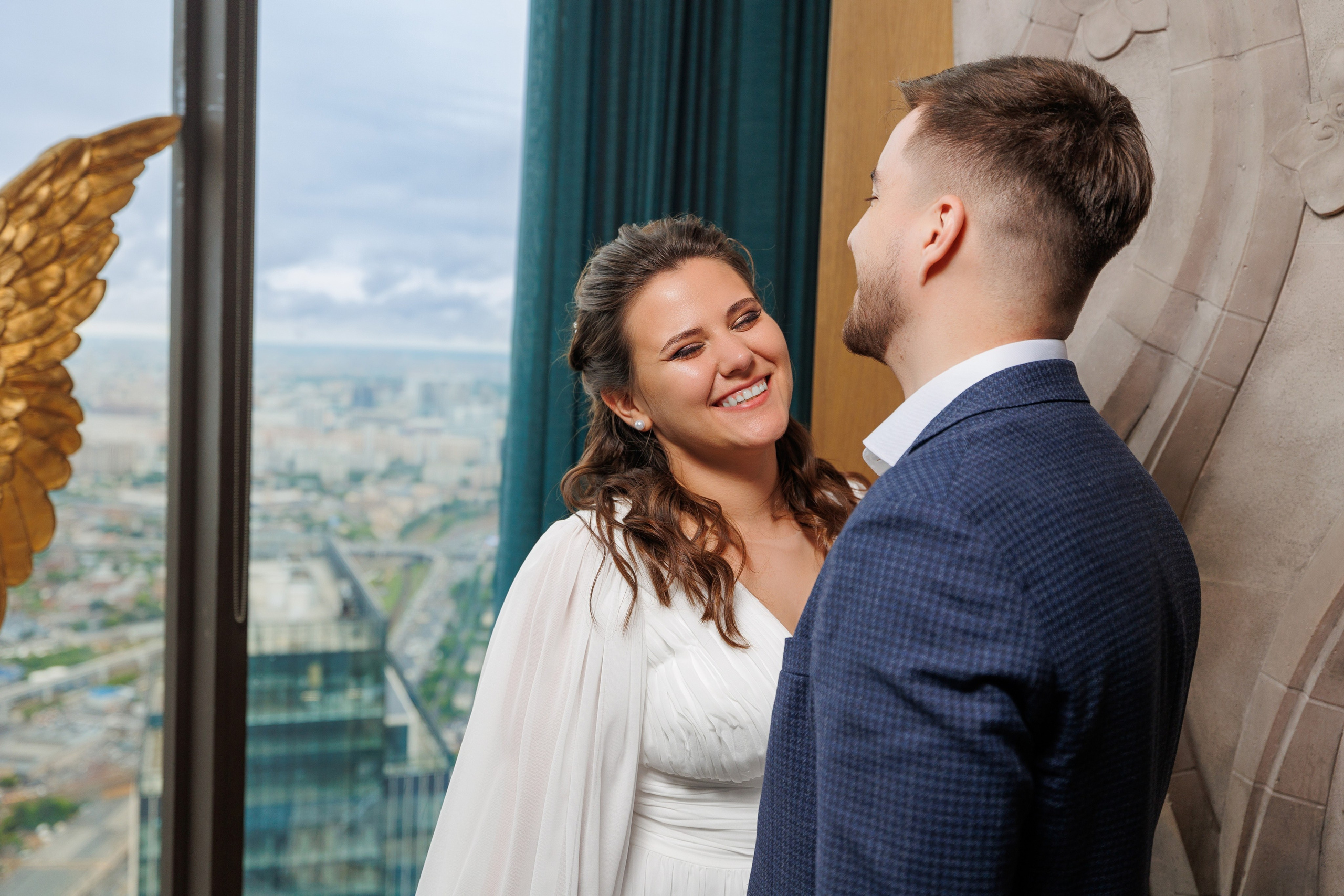 Фотограф на регистрацию в ЗАГС Москва Сити Birds Башня ОКО. Примеры фото, отзывы молодоженов и заявка на регистрацию через официальный сайт.