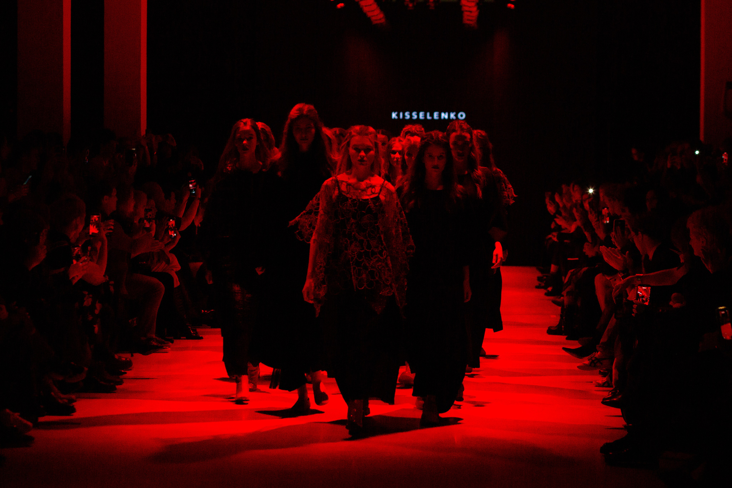 Reports from the Moscow Fashion Week shows. Neumann’s moon