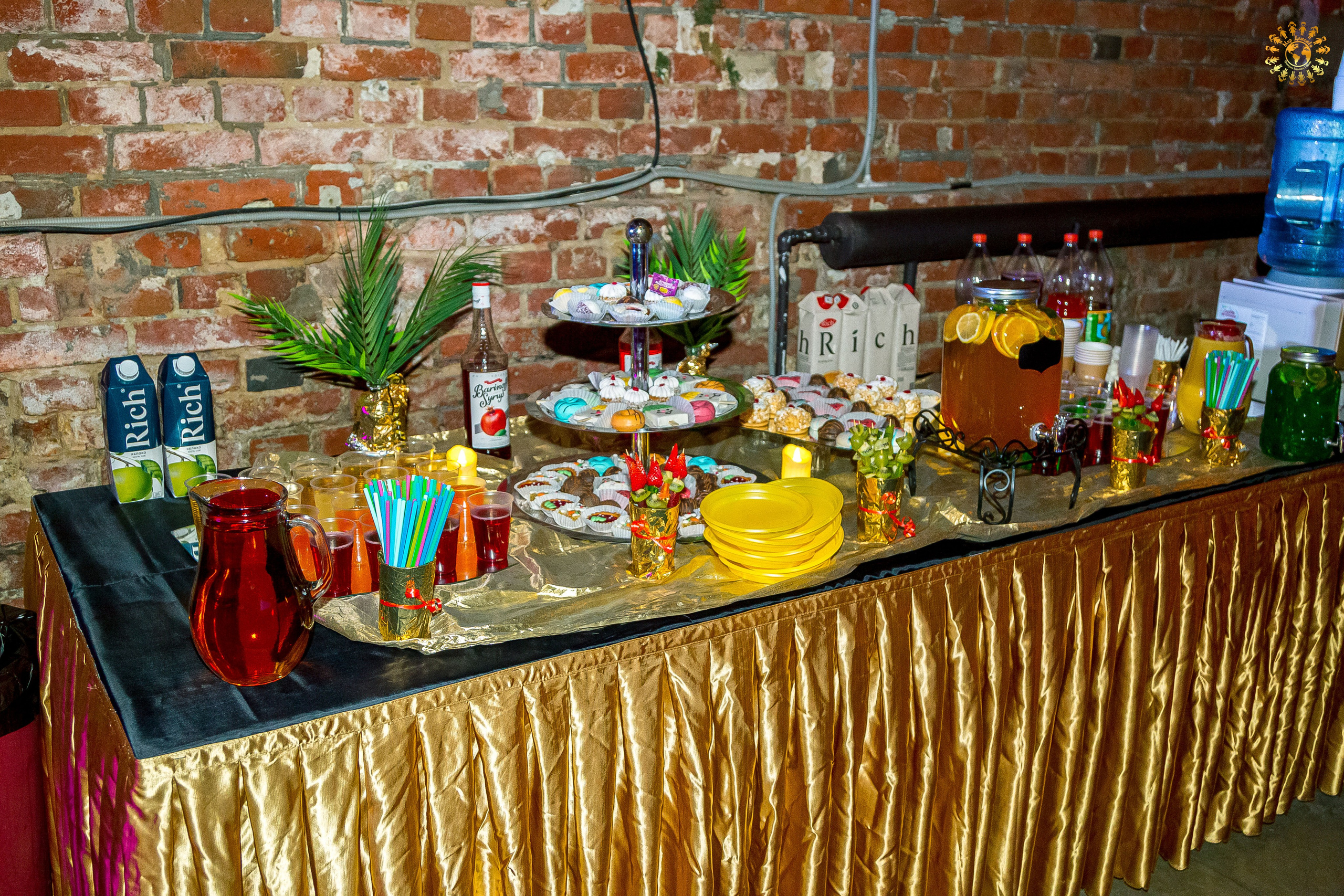 Выпускной 2023 (Школа 548; 9 Ж класс) AG Loft «Библиотека», Москва. Репортажная съемка в Москве и области. Анималистика