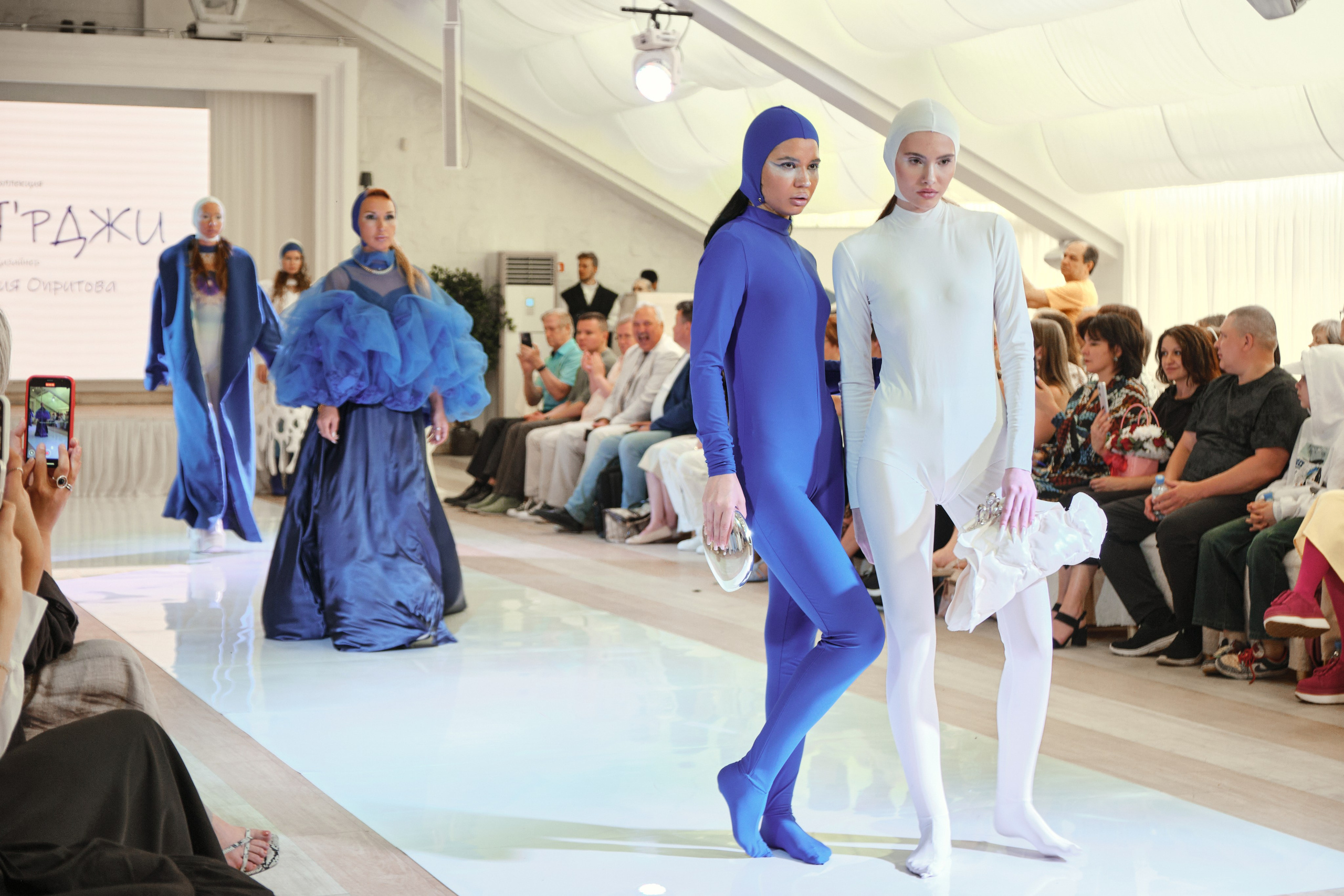 Fashion-show. Фэшн фотограф Арина Эльюс в Новосибирске