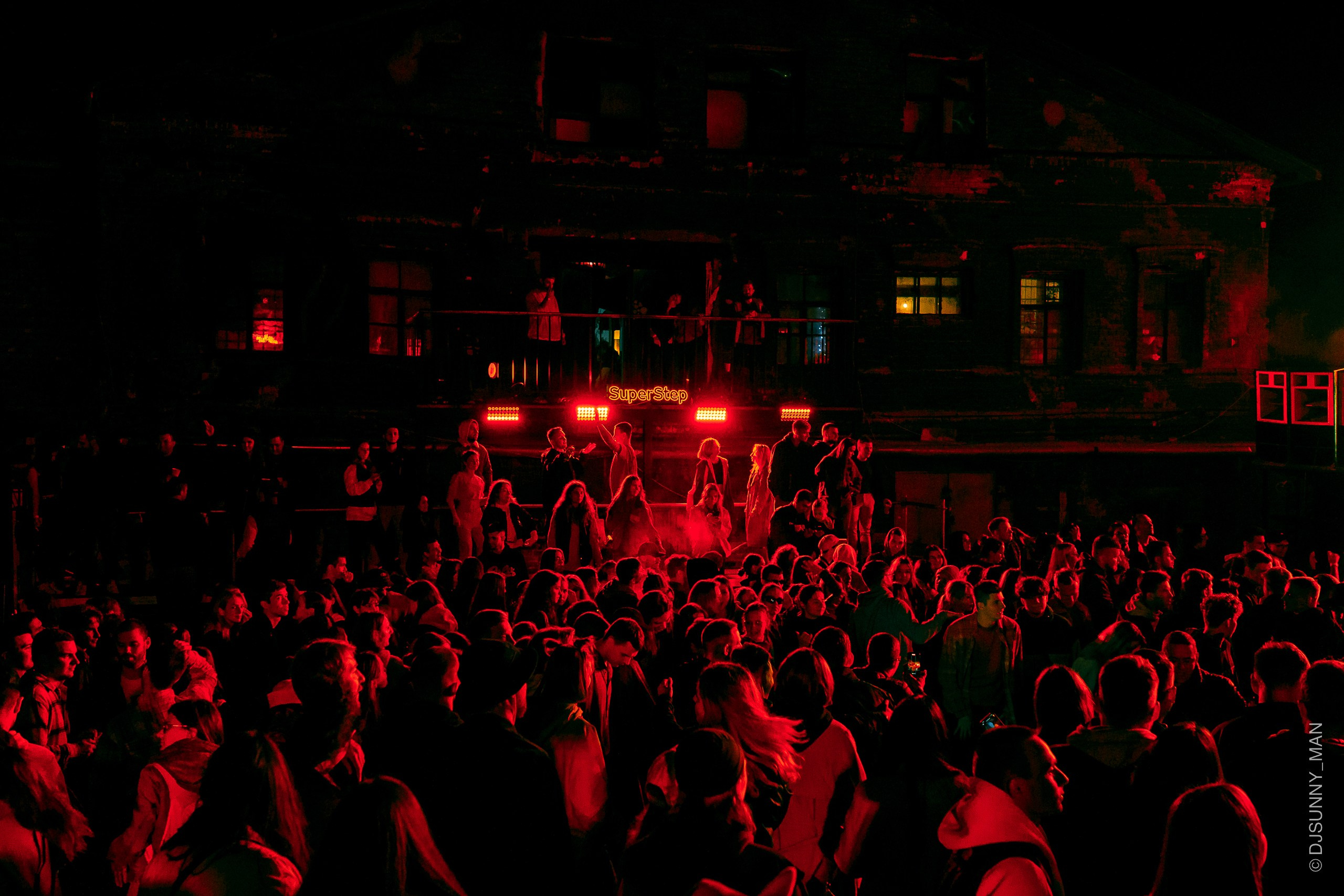 Metro Gorkovskaya. Sunnyman