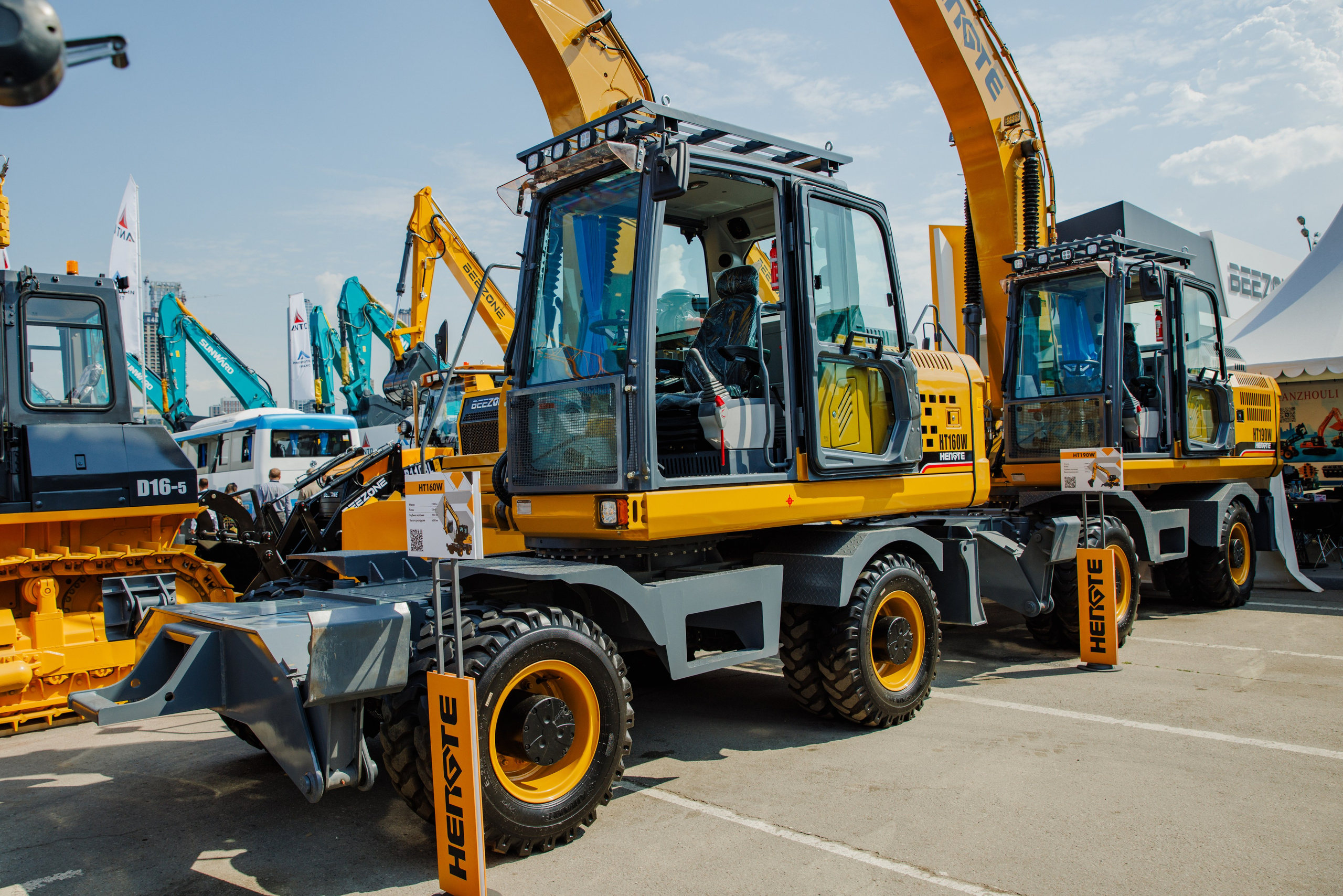 Выставка Спец. Техники. Фотограф Москва Шептаев Артём
