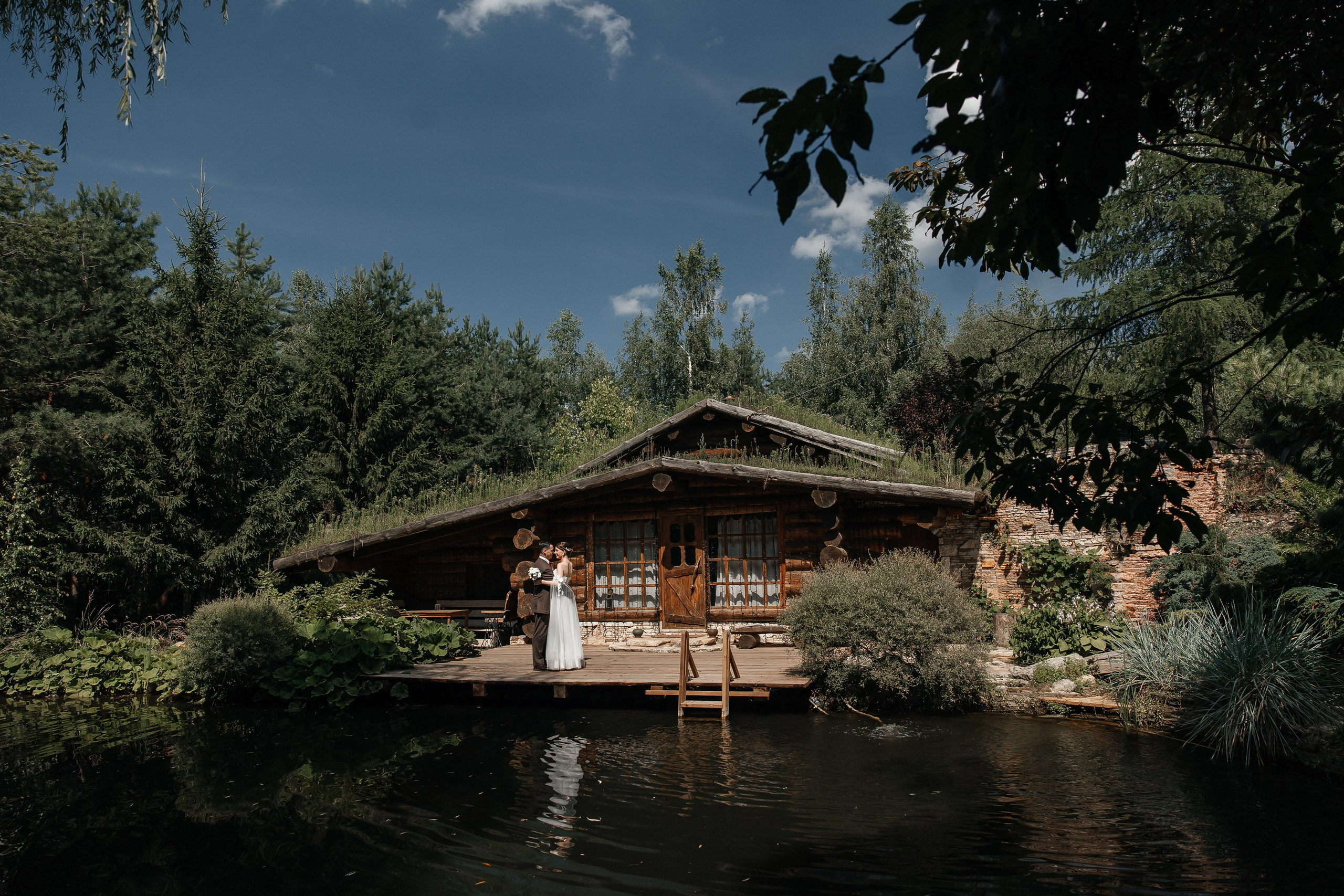 Свадебная фотосессия в мини-отеле Таежный в Москве