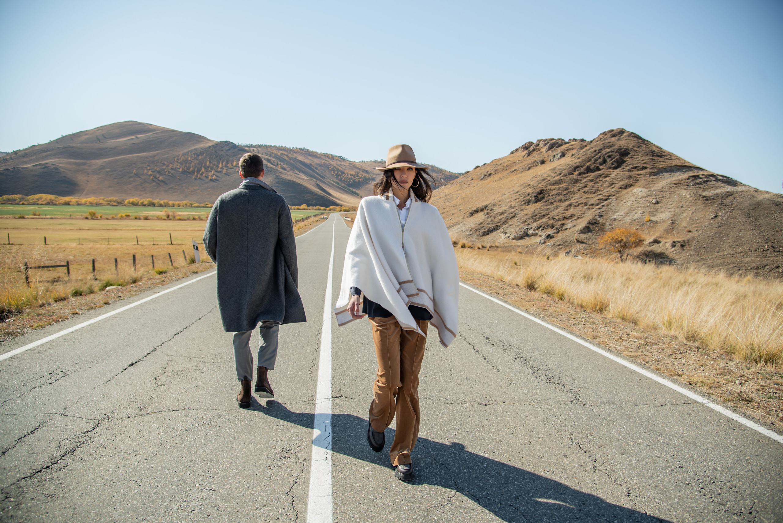 Съёмка одежды на Ольхоне. Занимаюсь профессиональной фотографией и живу рядом с Байкалом. Работаю в разных жанрах