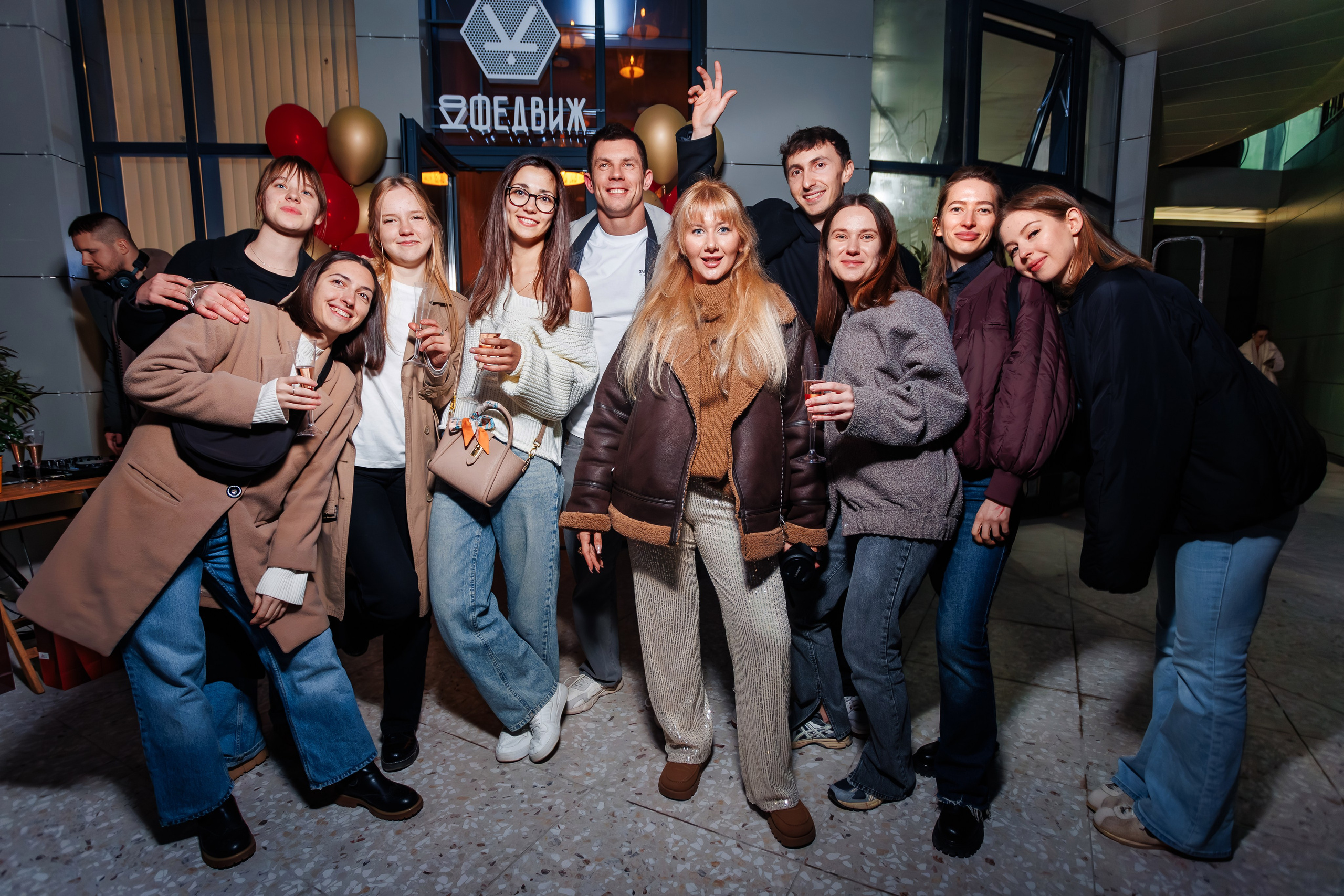 10 лет проекту «КОФЕДВИЖ» и открытие новой кофейни_Ялта_19.12.2025. Аминов Руслан | Фотограф