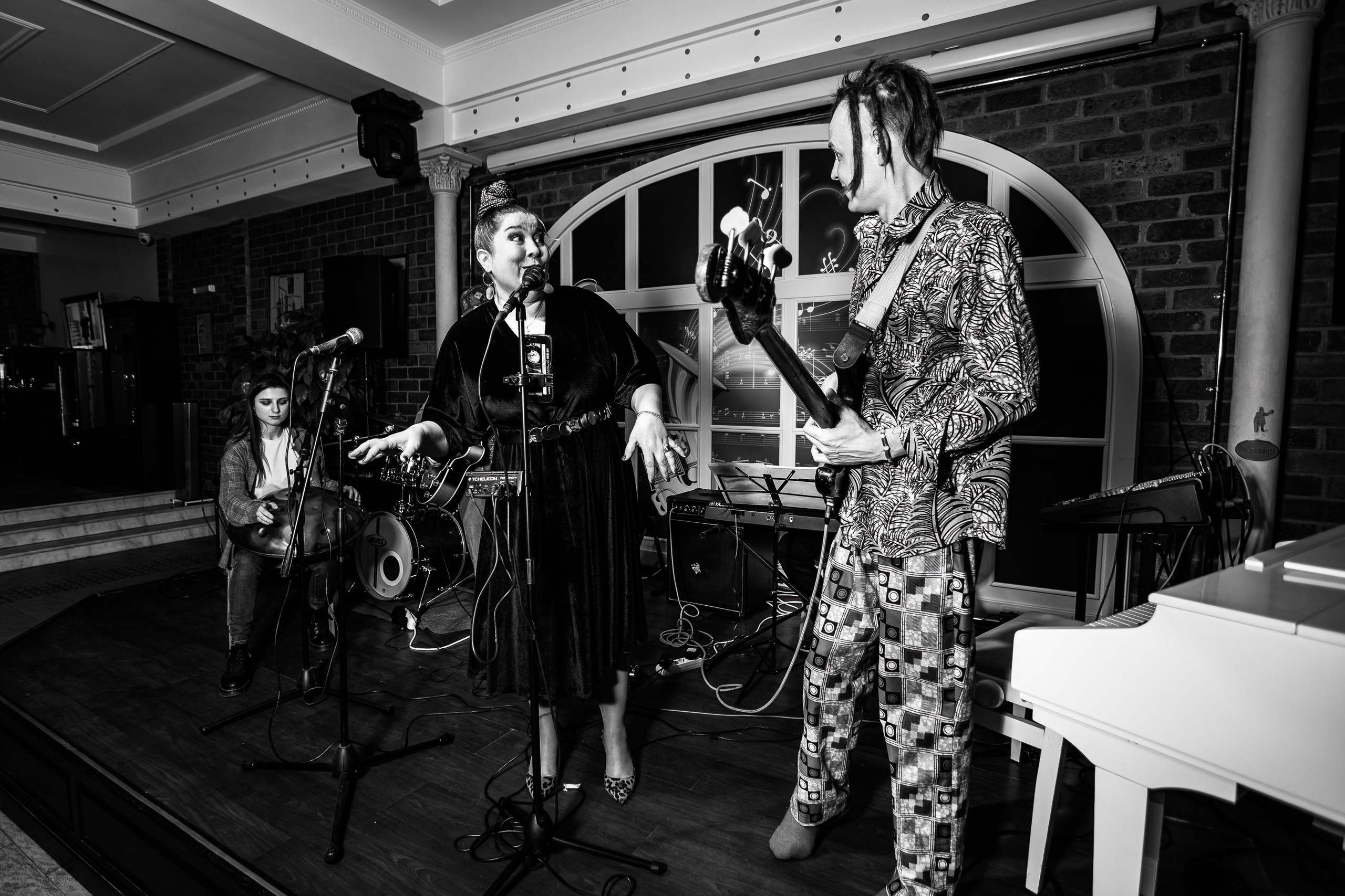 Джаз клуб «Скажите Jazz» Герман Мамаев, бэнд DC Quartet и специальный гость Анна Шакель_Фабрикантъ_Симферополь_26.01.2025. Аминов Руслан | Фотограф