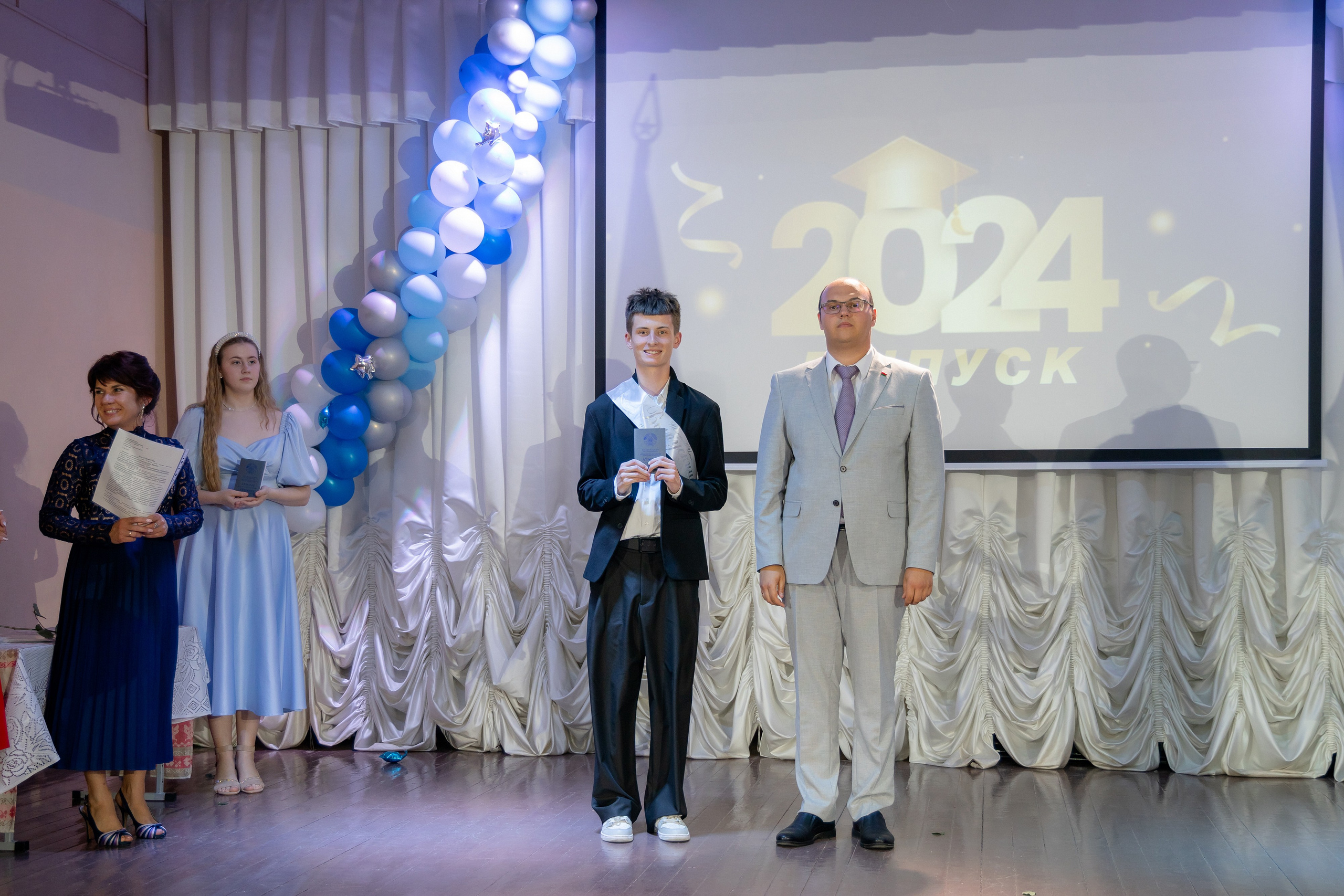 Школьный выпускной 2024 год в Соколе (Минск). Свадебный фотограф в Минске/Беларуси Сергей Спиридонов