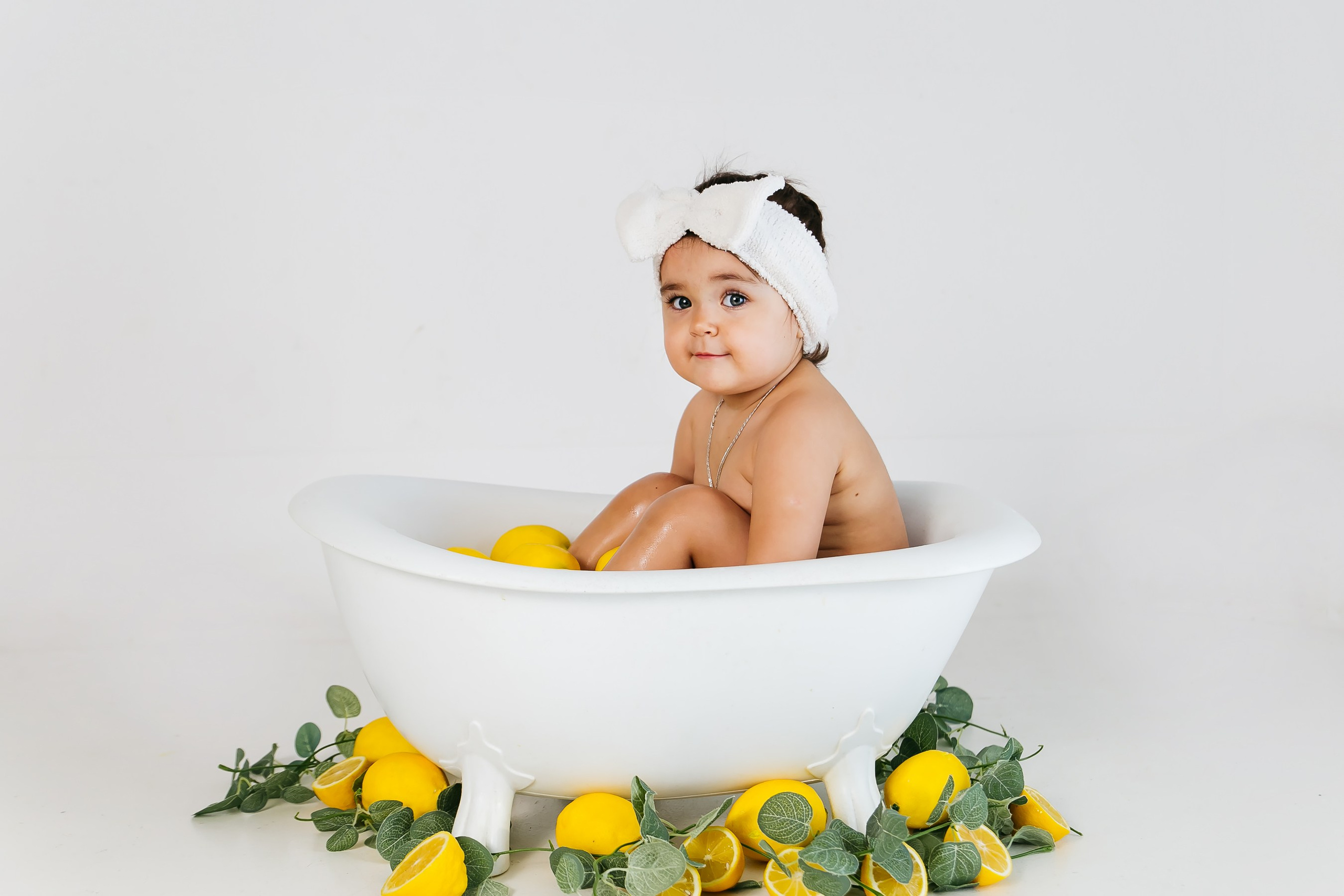 Купание с лимончиками. Свадебный и семейный фотограф в Краснодаре Илонна Ковалева