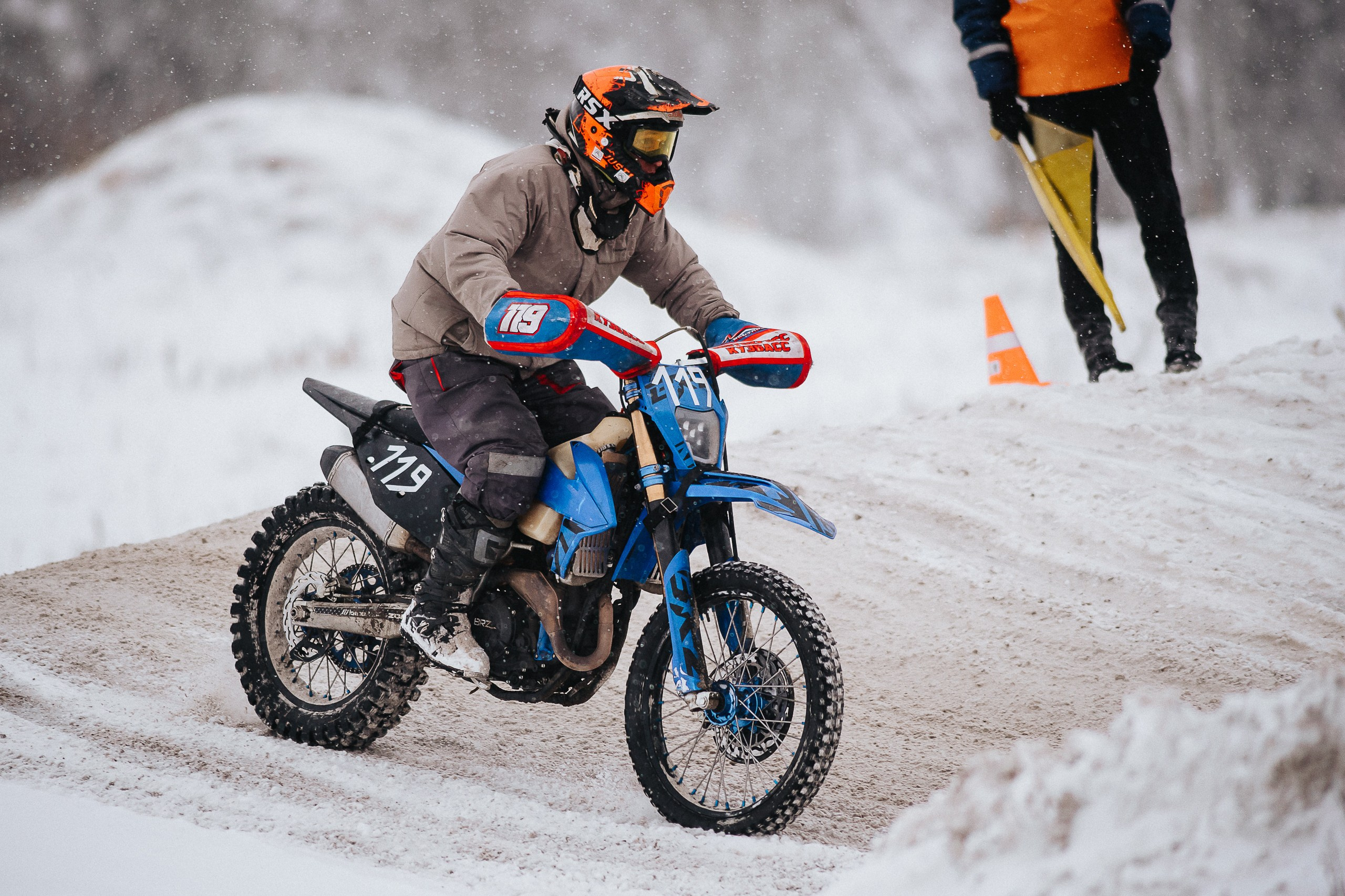 29.12.2024 — Праздничная тренировка на мотоциклетной трассе Люскус. Репортажный фотограф в Кемерово