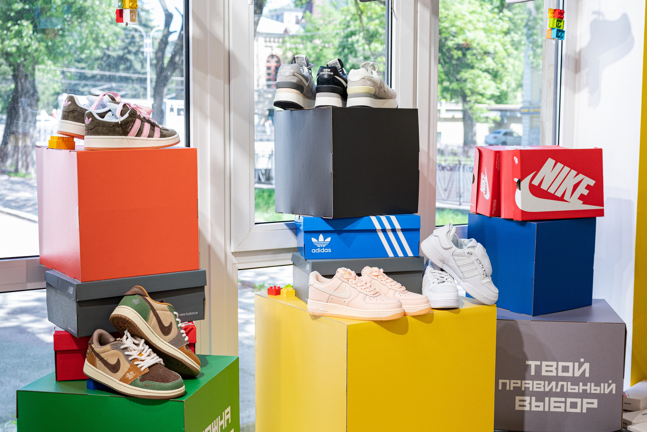 Магазин кроссовок. Предметный фотограф, фото для маркетплейсов Пятигорск, КМВ