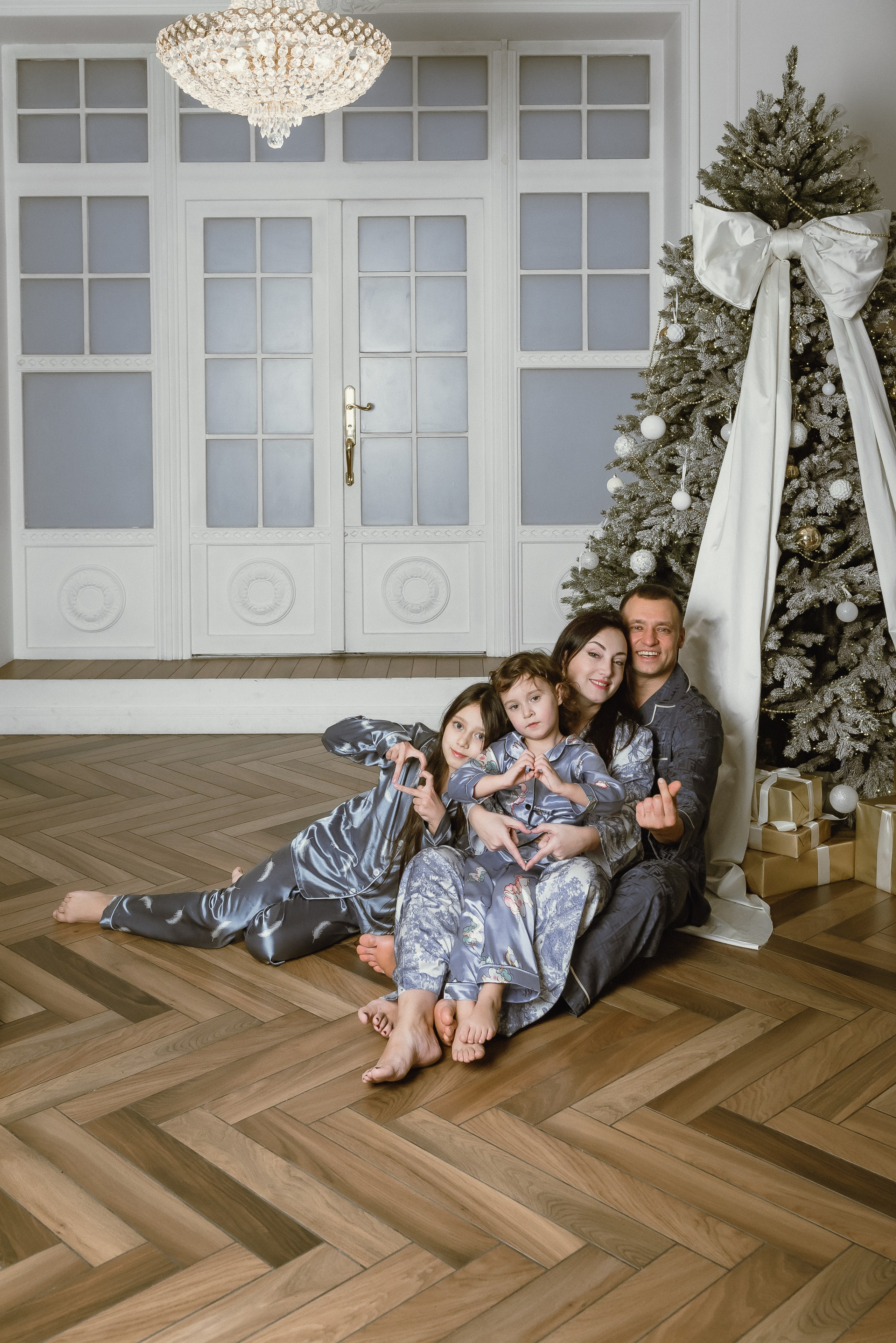 Семейная новогодняя 4 человека. КОНТЕНТ | БРЕНД фотограф Санкт-Петербург — Жанна Олтаржевская