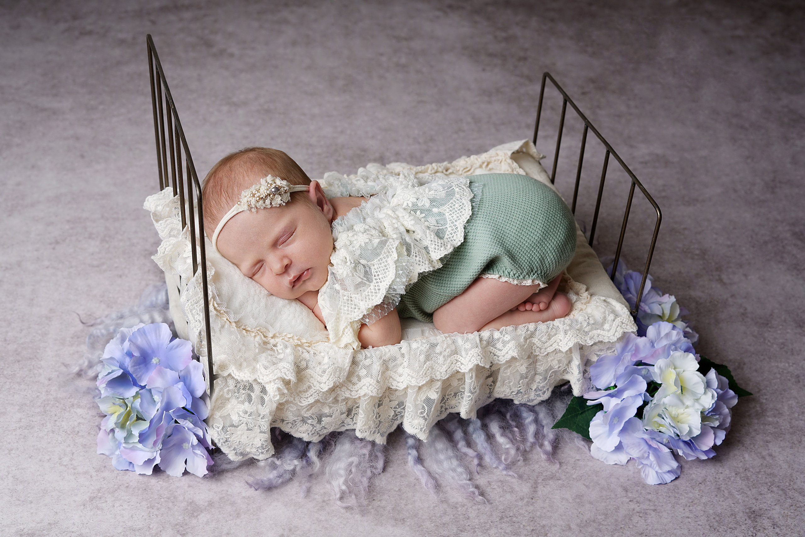 Новорожденные. Фотограф новорожденных Тюмень