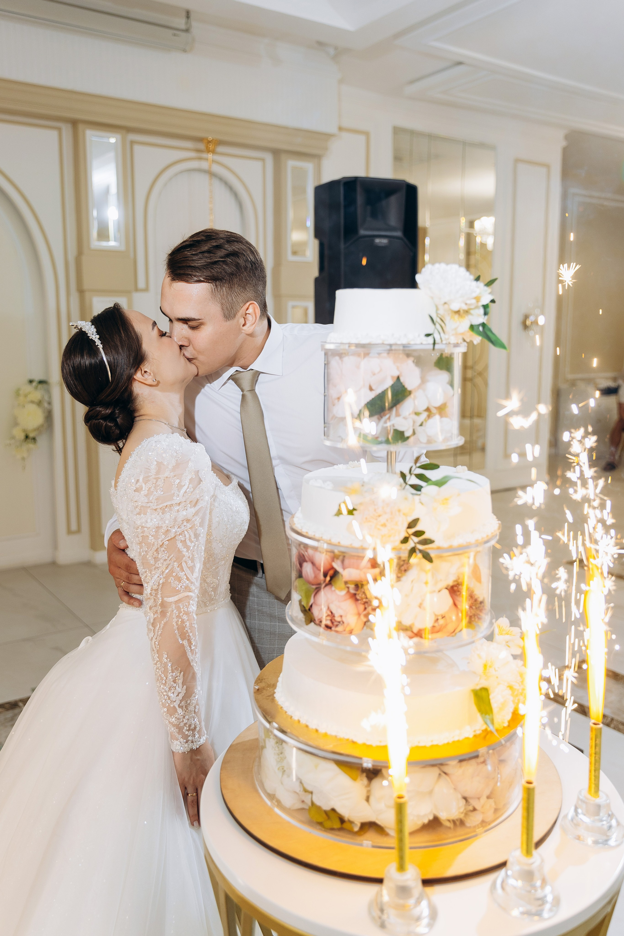 свадебный банкет в Казани, банкетный зал Алсу Маликовой, свадебный фотограф Казань, свадебный ведущий Казань, свадебный торт, торт на свадьбу Казань