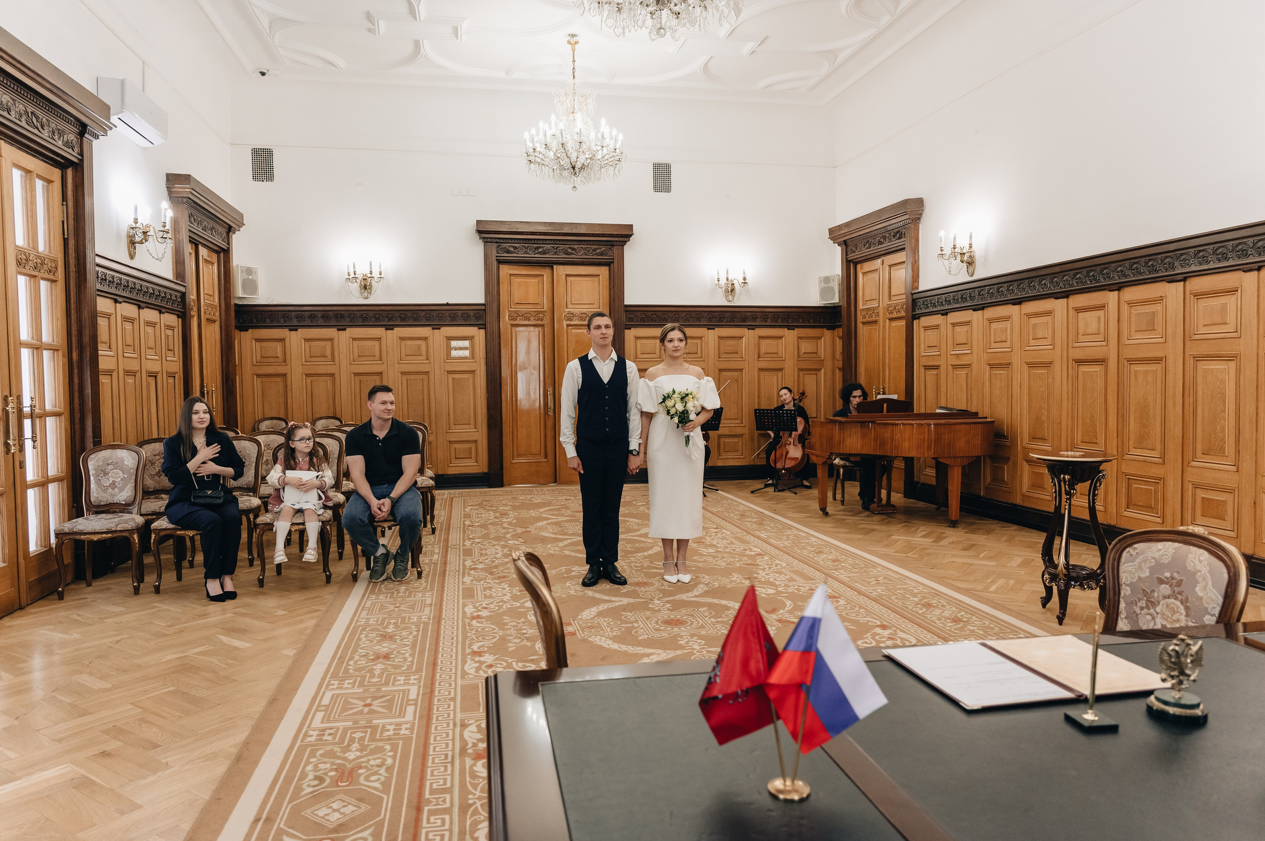Свадебная фотосессия в Грибоедовском ЗАГСе. Портретный фотограф Москва Светлана Кашура