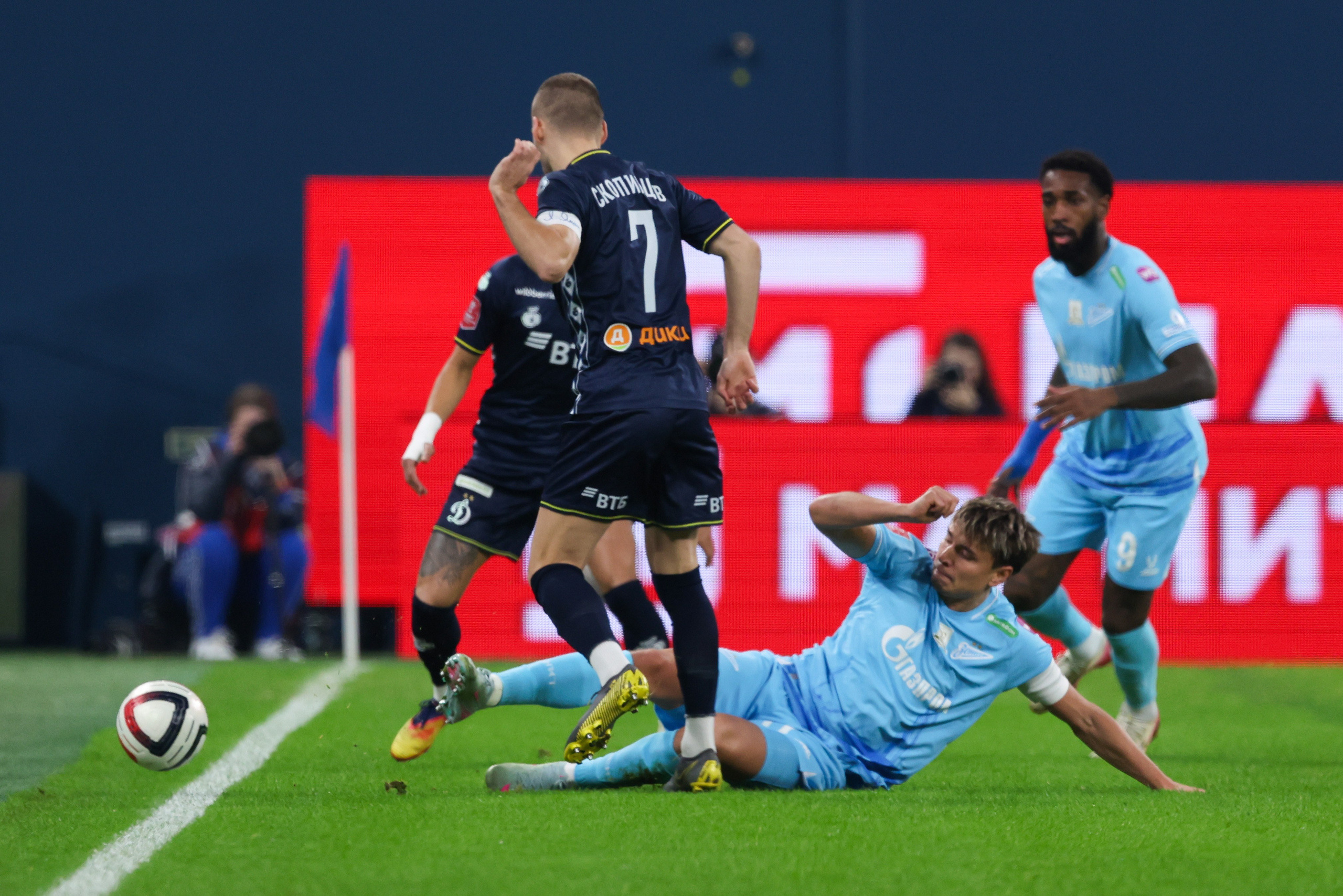 ФК «Зенит — ФК «Динамо» Москва 05.11.2025. Спортивный и репортажный фотограф Антон Тереханов