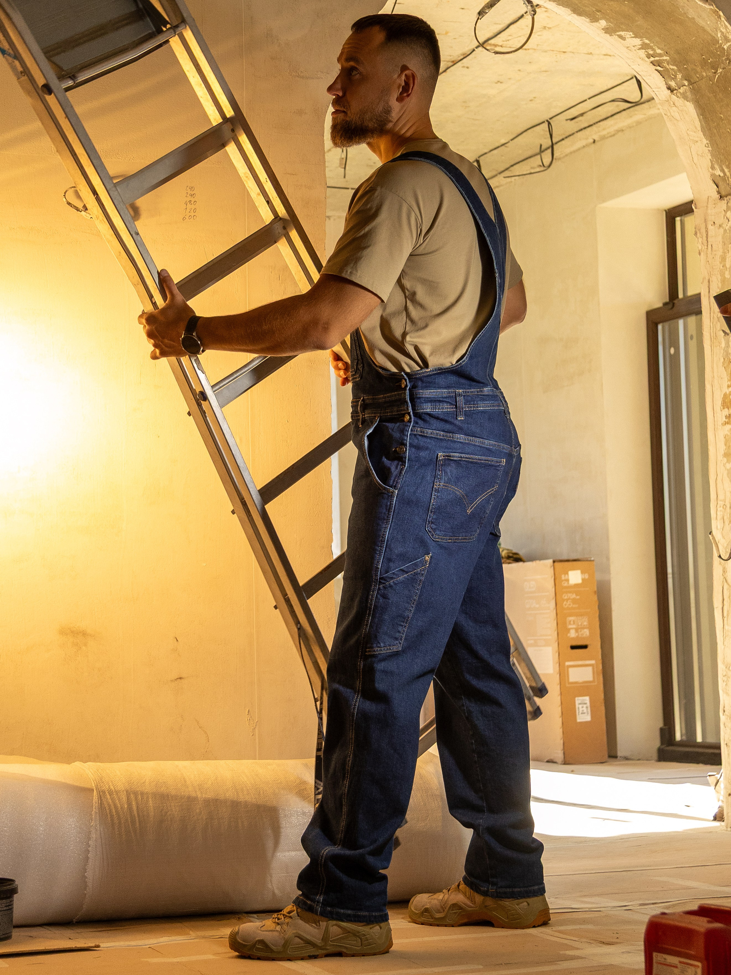 Игорь. Стрит съемки для маркетплейсов в Сочи | ИИ контент | fashionprod