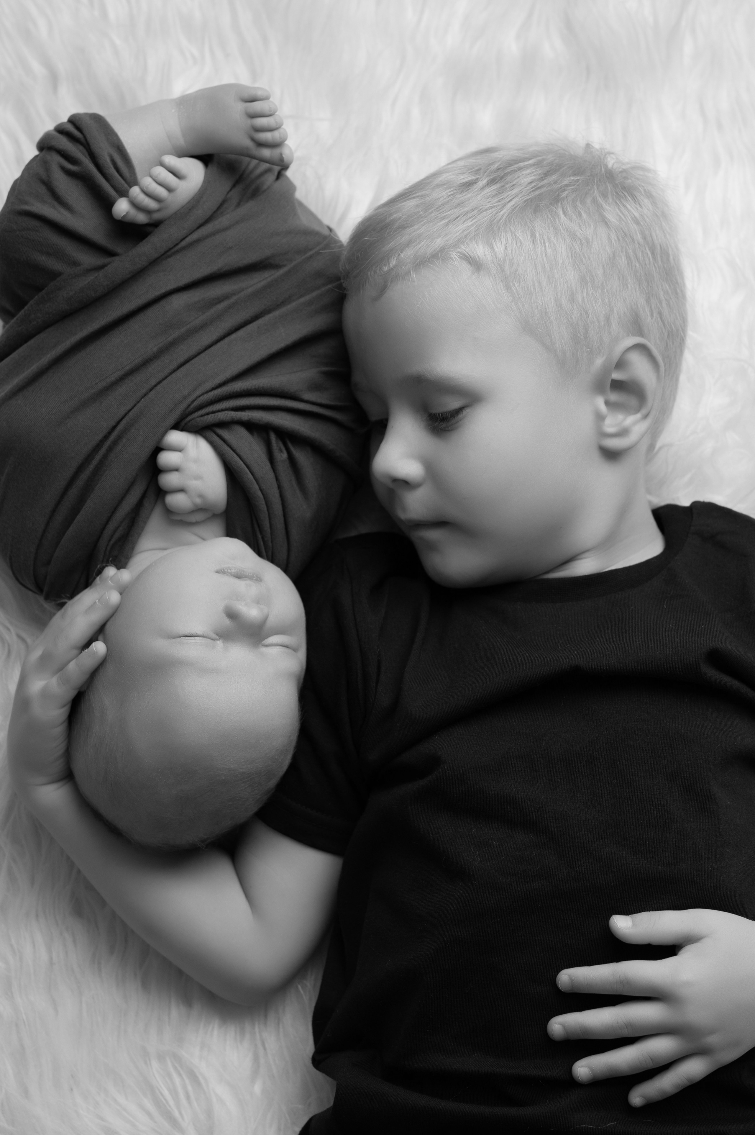 фотосъемка новорожденного с братом