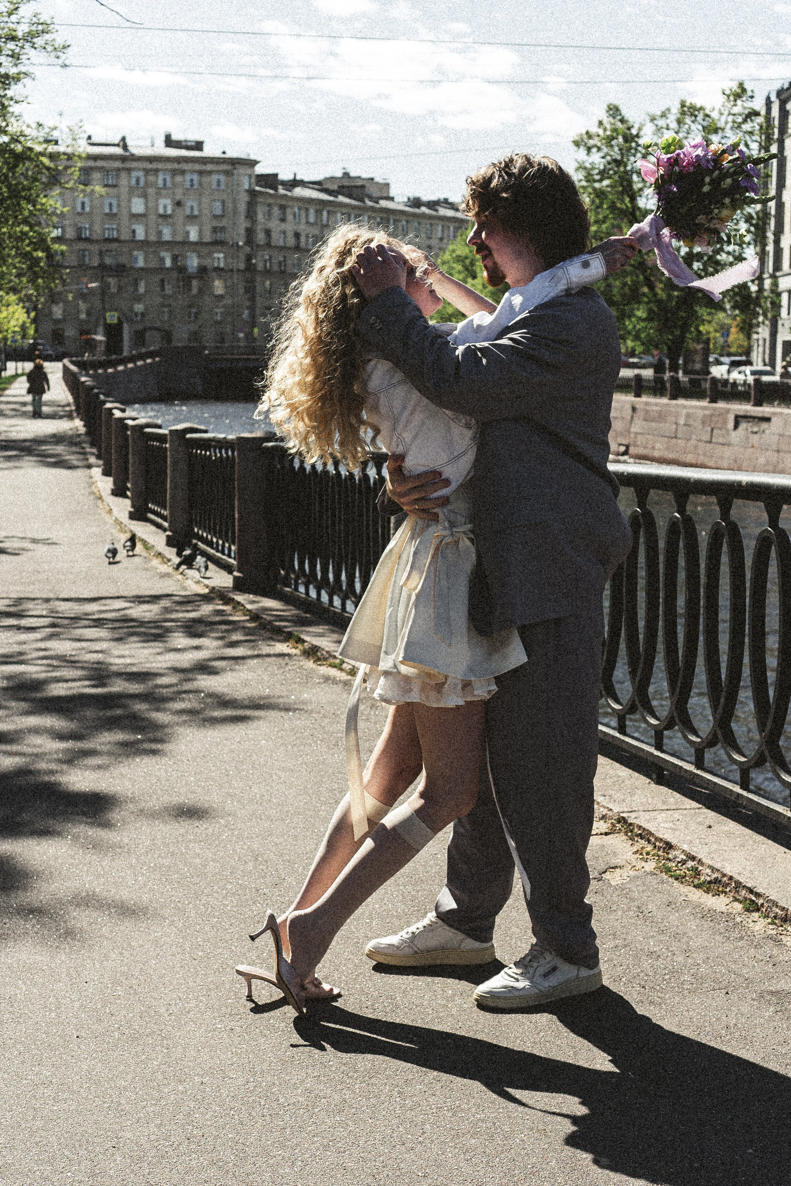 СВАДЕБНАЯ ПРОГУЛКА ПО ПЕТРОГРАДКЕ ВЕСНОЙ. СВАДЕБНАЯ ФОТОСЕССИИЯ НА ПЕТРОГРАДКЕ. Профессиональный фотограф, Санкт-Петербург — Виктория Богомолова