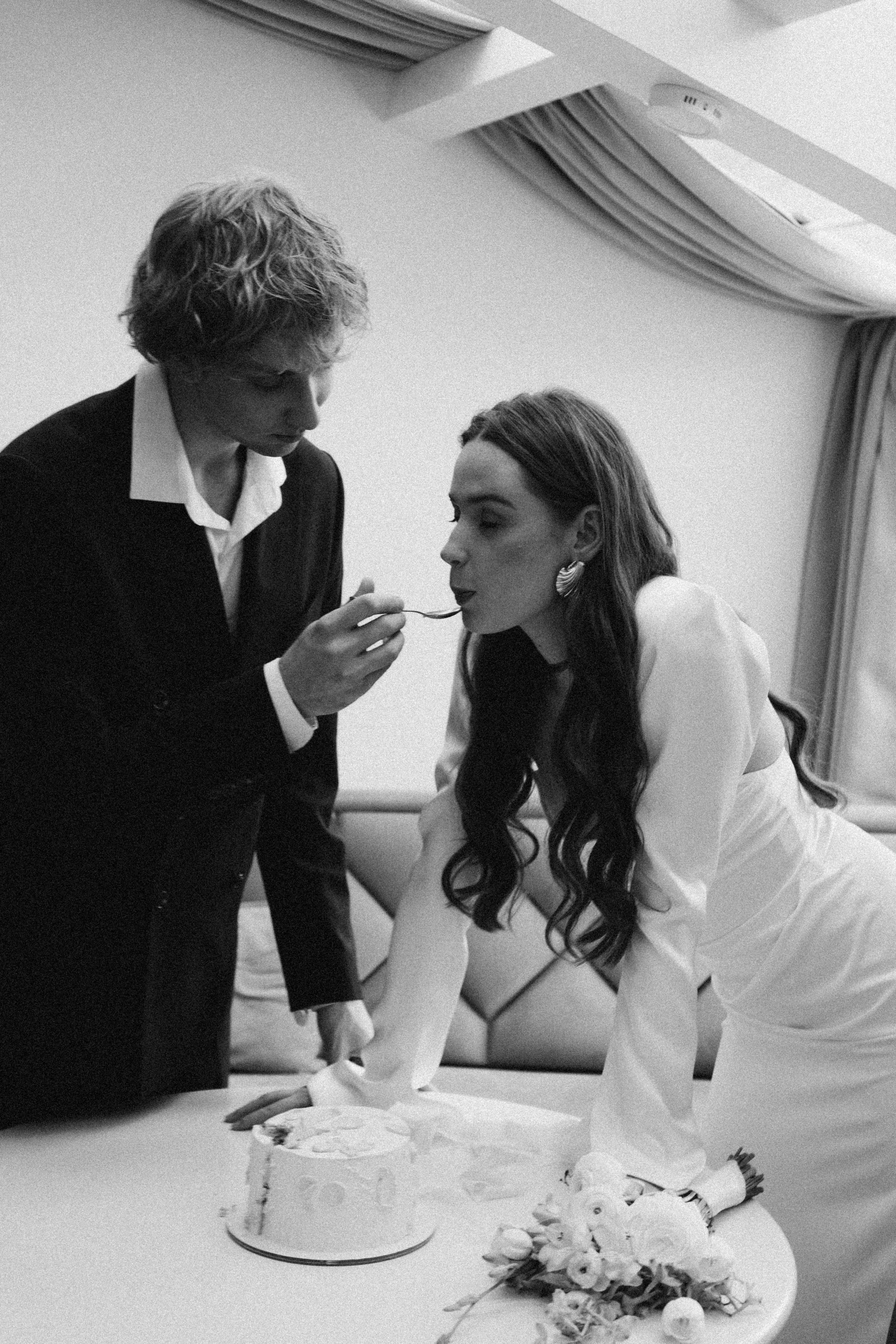 СВАДЕБНАЯ СЬЕМКА В ОТЕЛЕ. СБОРЫ ЖЕНИХА И НЕВЕСТЫ И ТАКЖЕ ТОР И ПОДГОТОВКА К ПРОГУЛКЕ. Профессиональный фотограф, Санкт-Петербург — Виктория Богомолова