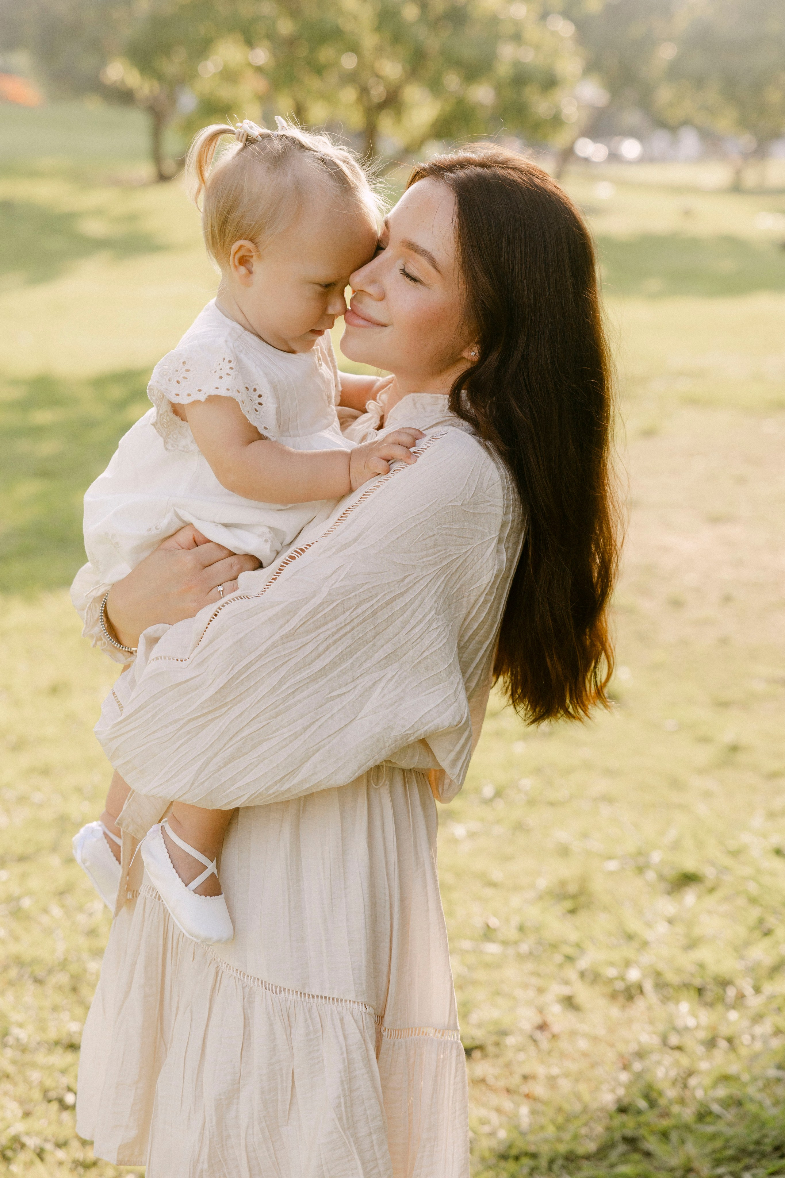 First year photoshoot inside the park (sunset). Wedding and family photographer