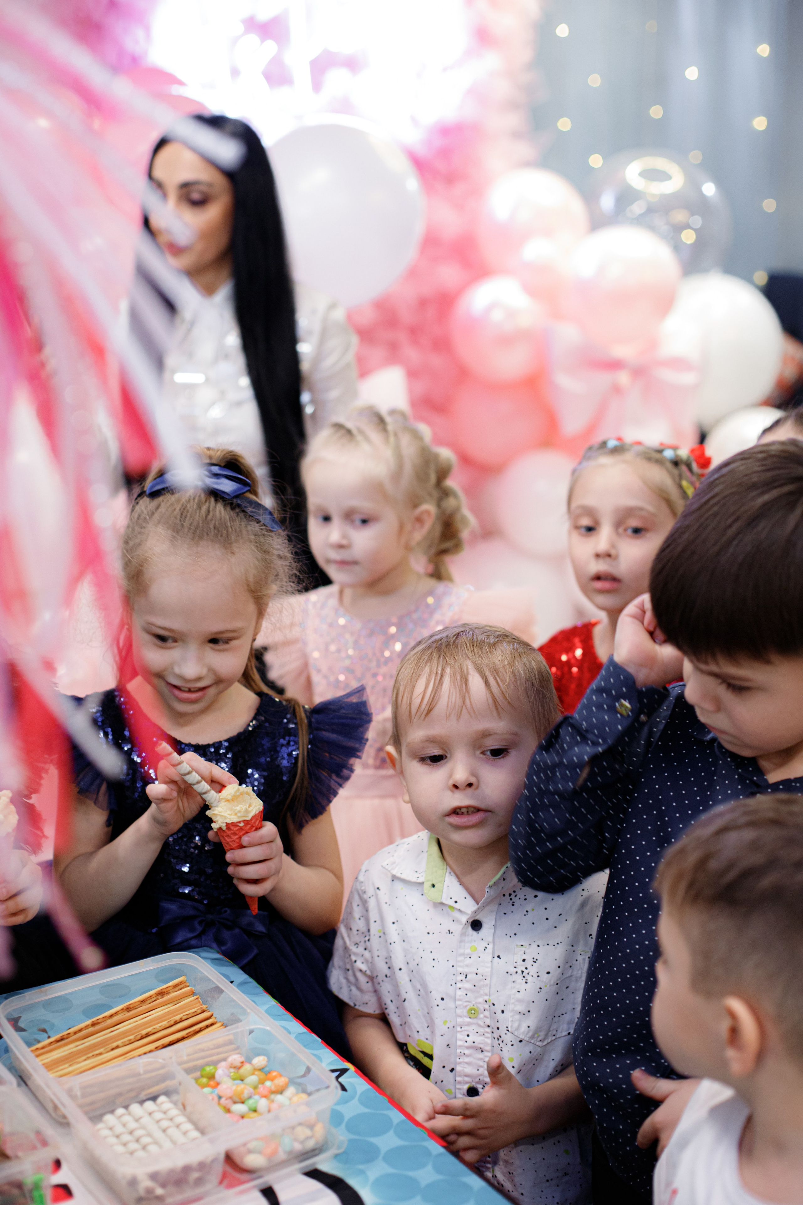 ASIA'S BIRTHDAY PARTY. Photokarish