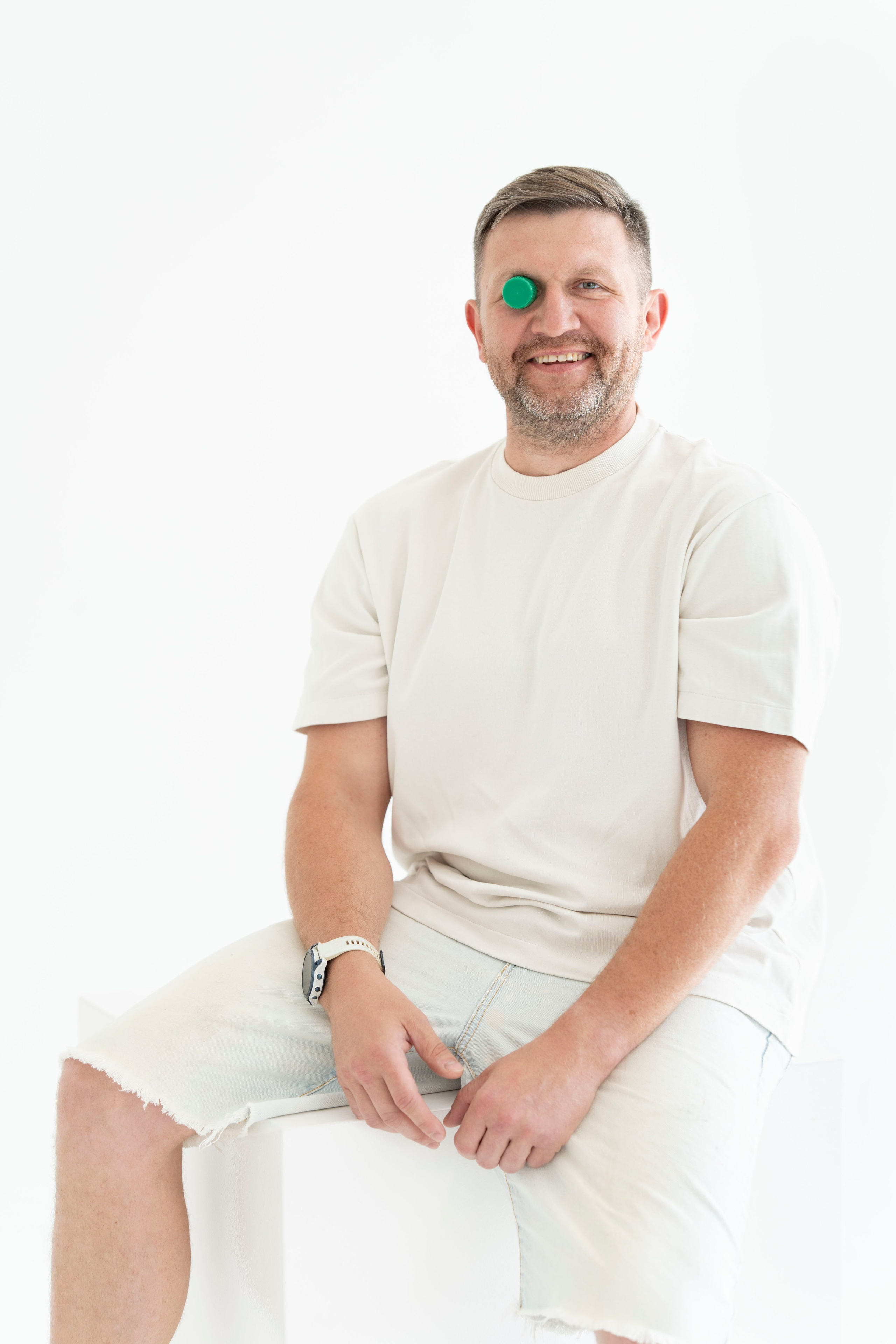 Артем. Владелец компании по производству пластиковой тары. Главная