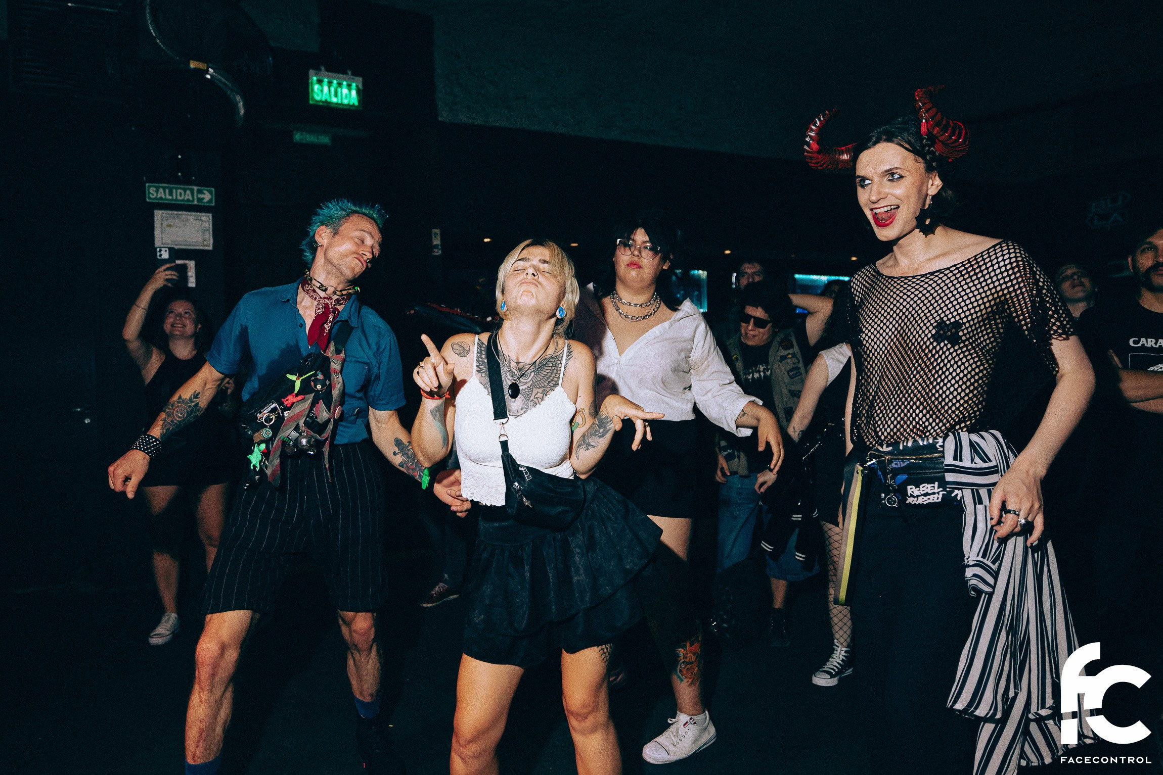 Sextape of Lovers & Granma. Face Control: Crónica social, anuncios de eventos y reportajes fotográficos