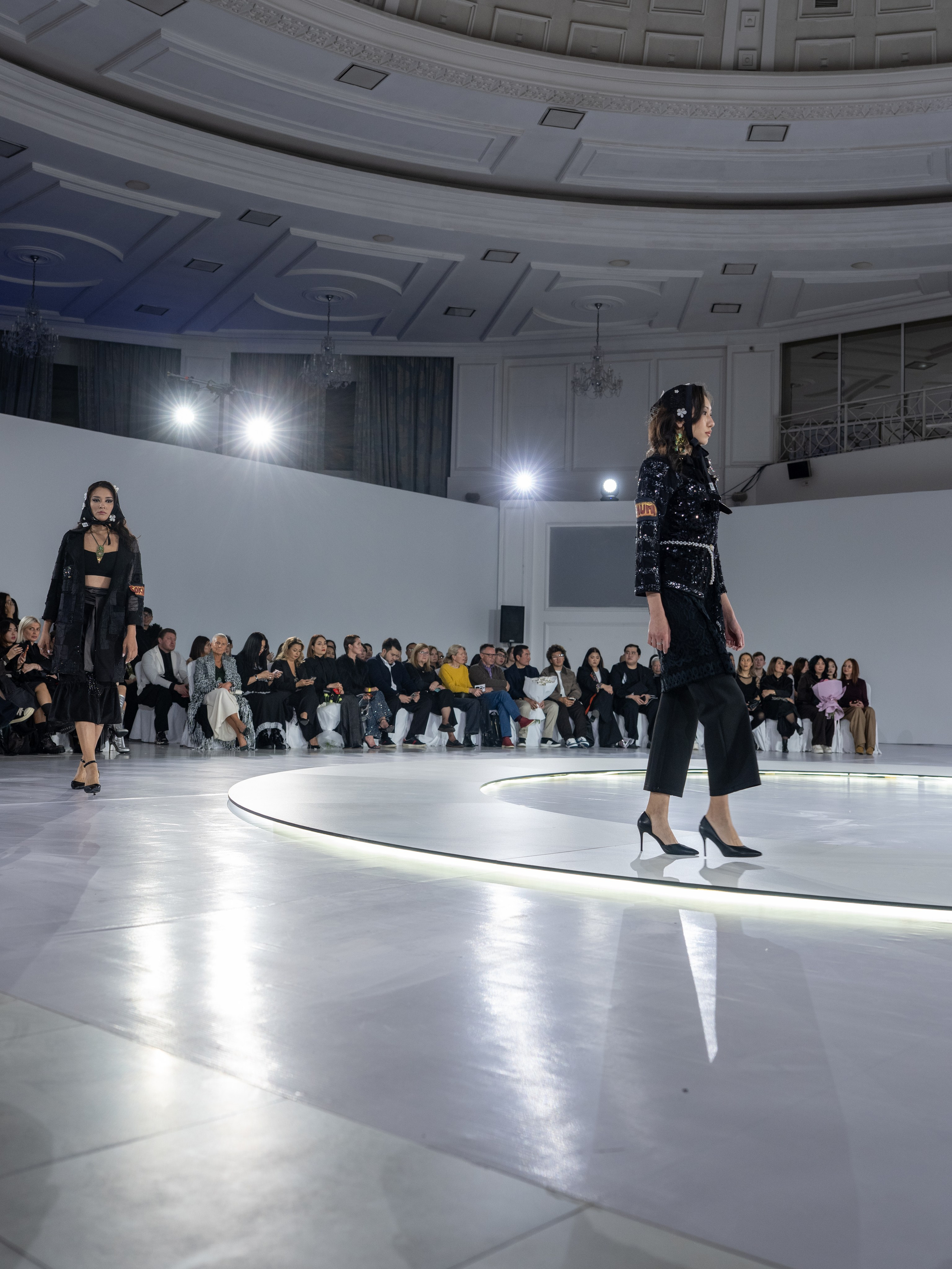 Дизайнер Kharchi. Сайт Алматинского НЮ АРТ, будуар и фэшн фотографа Дениса Карпенко