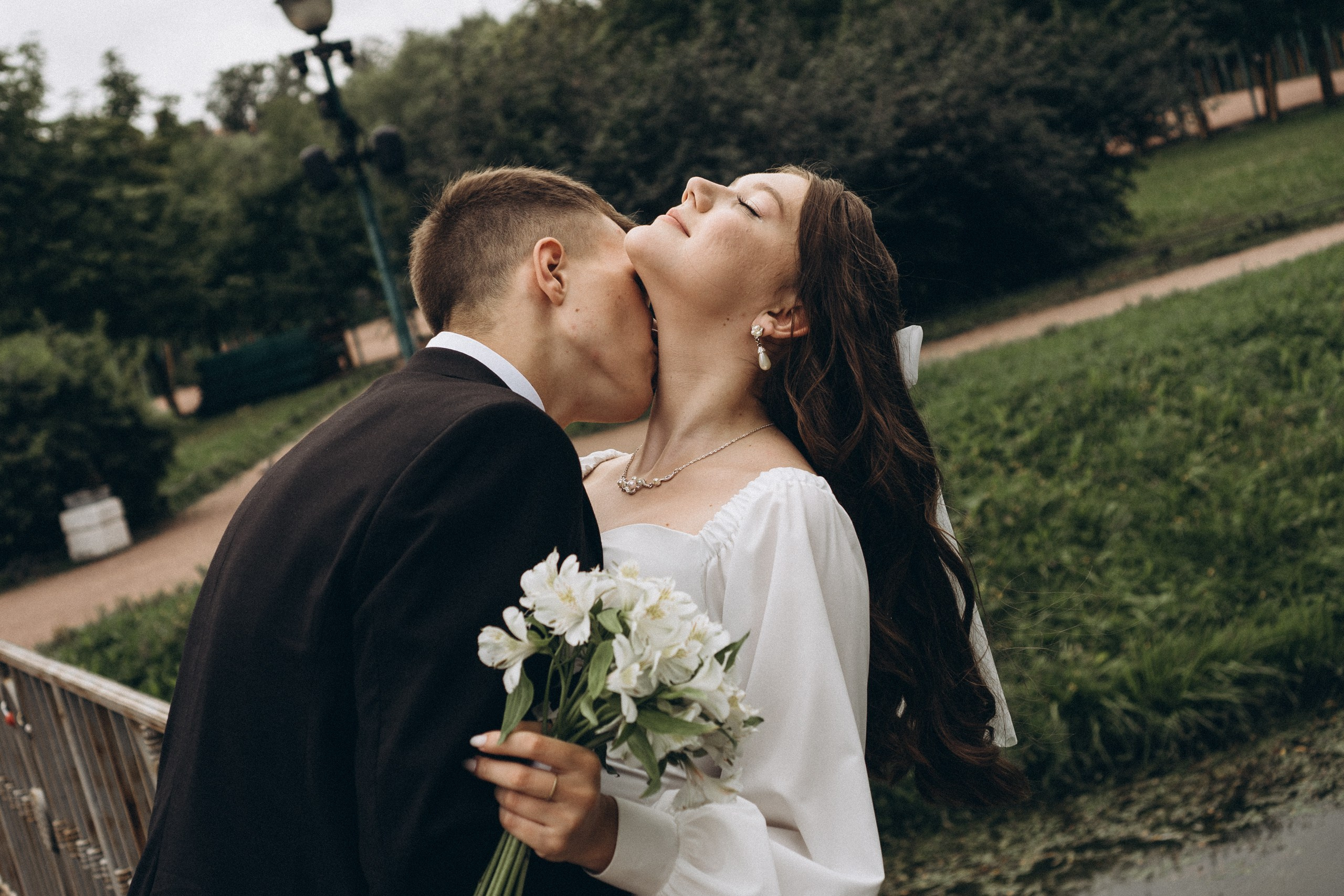 СВАДЕБНАЯ СЬЕМКА В ТАВРИЧЕСКОМ САДУ И ПРОГУЛКА ПО ЧЕРНЫШЕВСКОЙ. Профессиональный фотограф, Санкт-Петербург — Виктория Богомолова