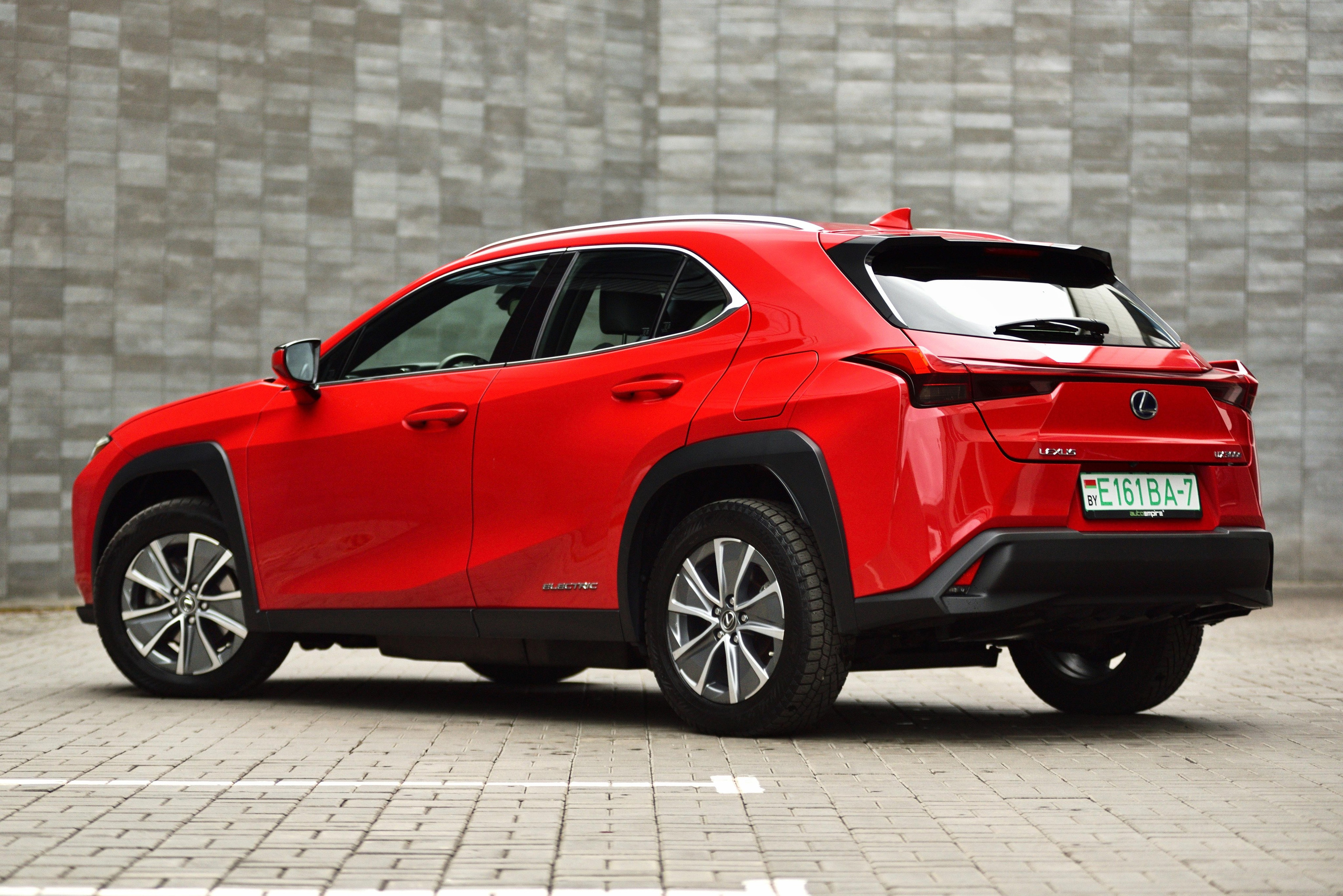 Lexus UX. Автомобильный и интерьерный фотограф в Минске Александр Тагаев