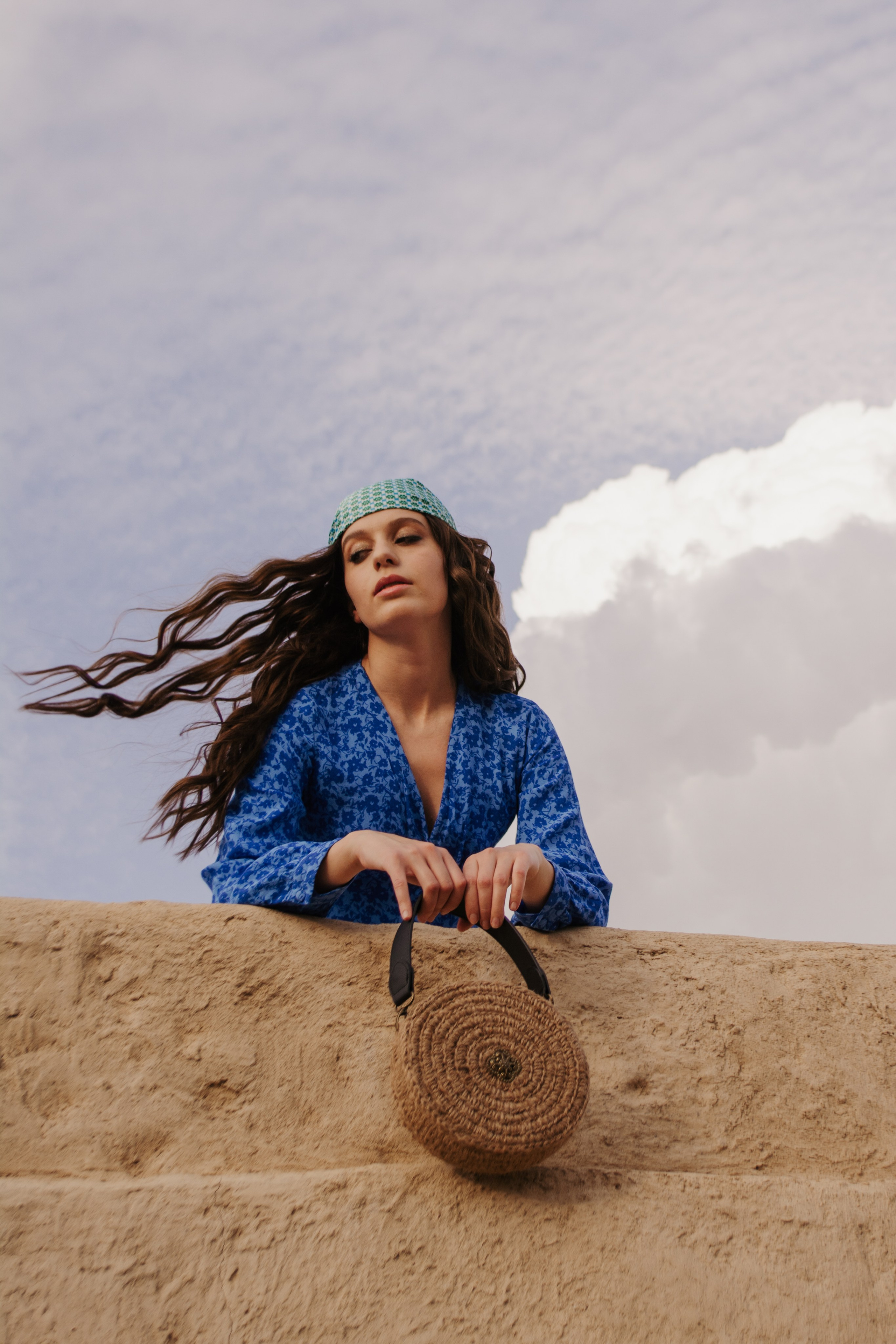 Съемка в декорациях старого города для бренда одежды. Портретный и свадебный фотограф в Тбилиси • xeniqo