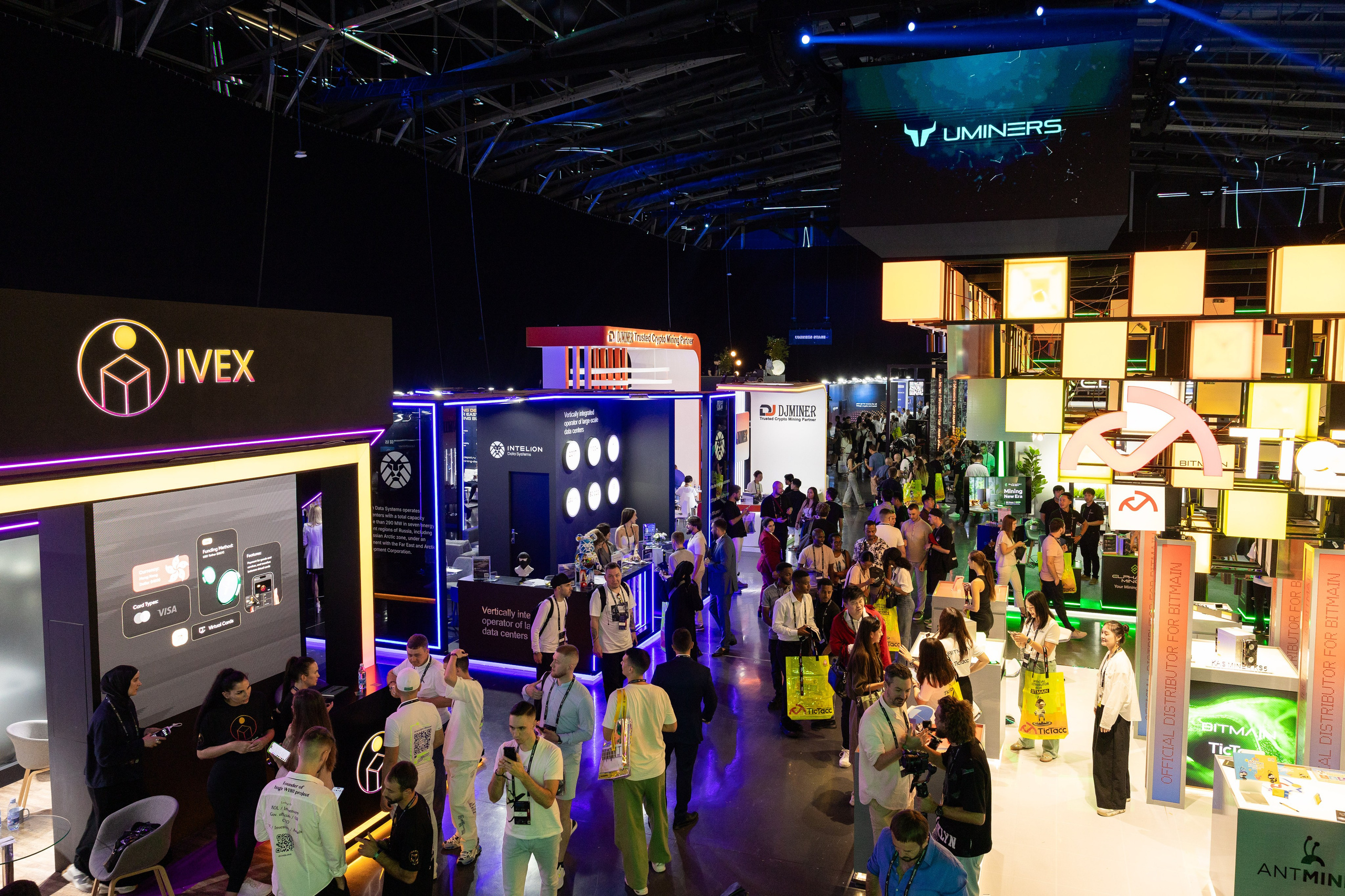 Conferences and expo photoshoot. Professional event photographer Ruslan Davletberdin