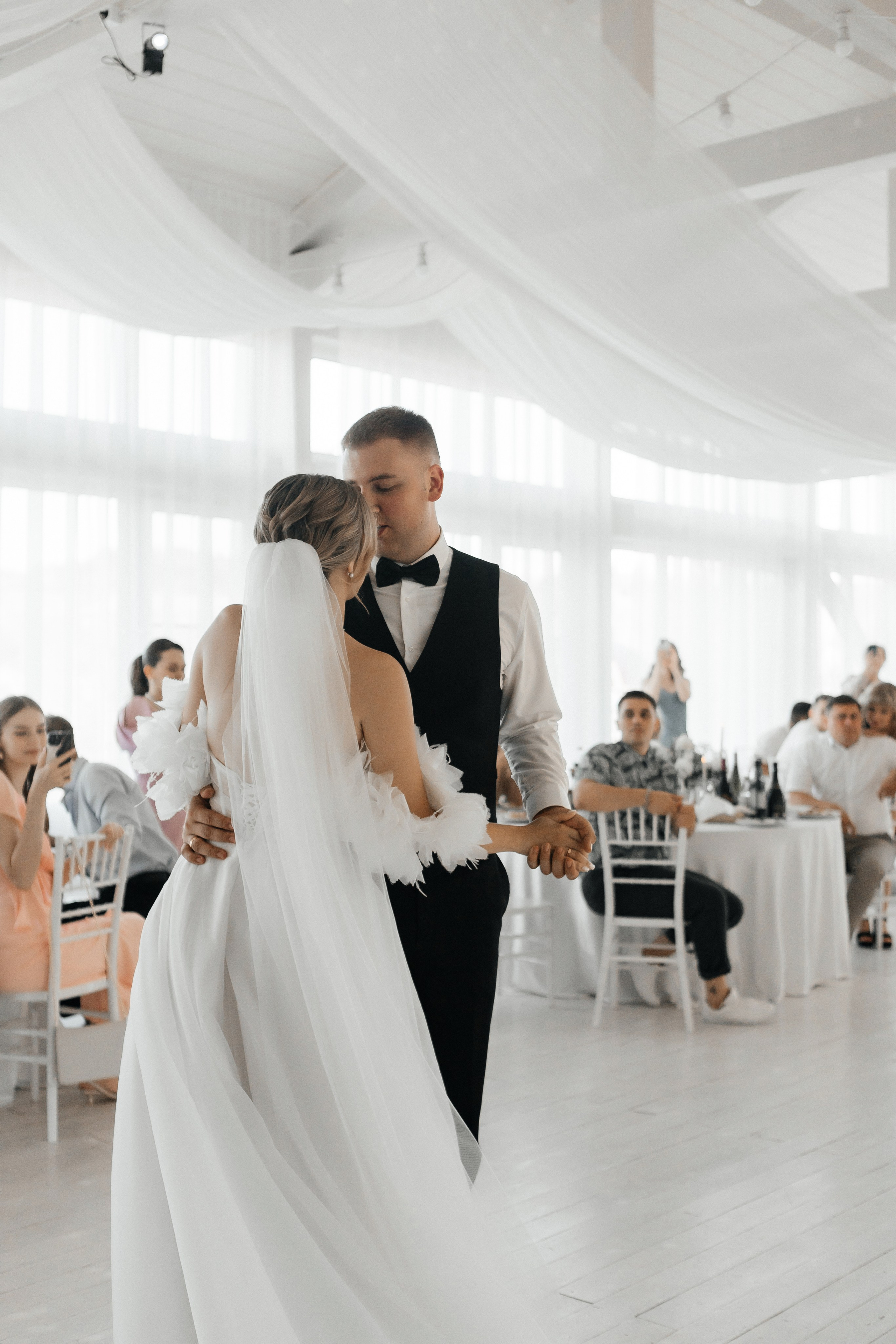 Взгляды полные счастья. Свадебный фотограф в Туле, Москве. Ангелина Зеленина