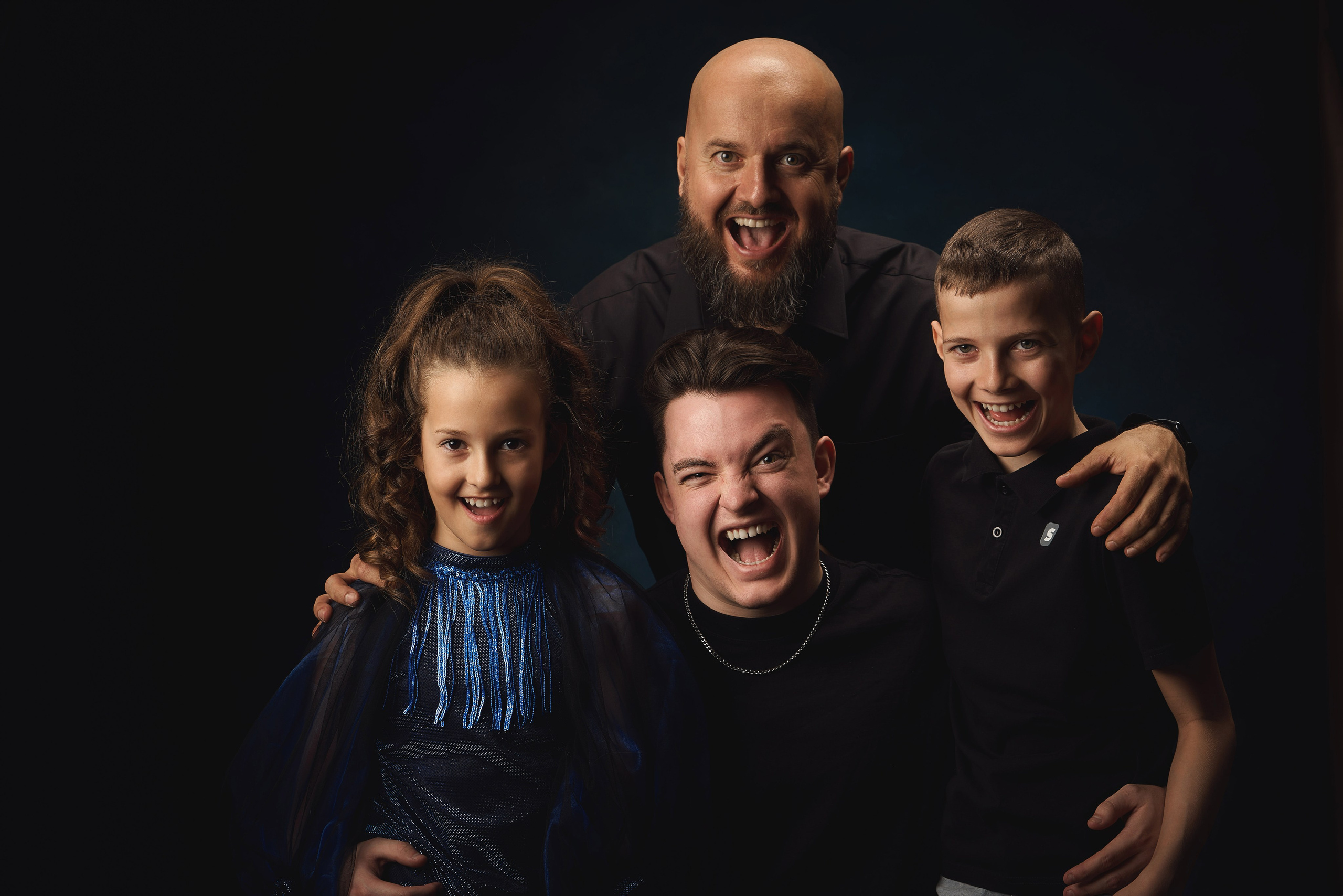 Портретная семейная фотосессия в студии. Семейный фотограф Евгений Опарин