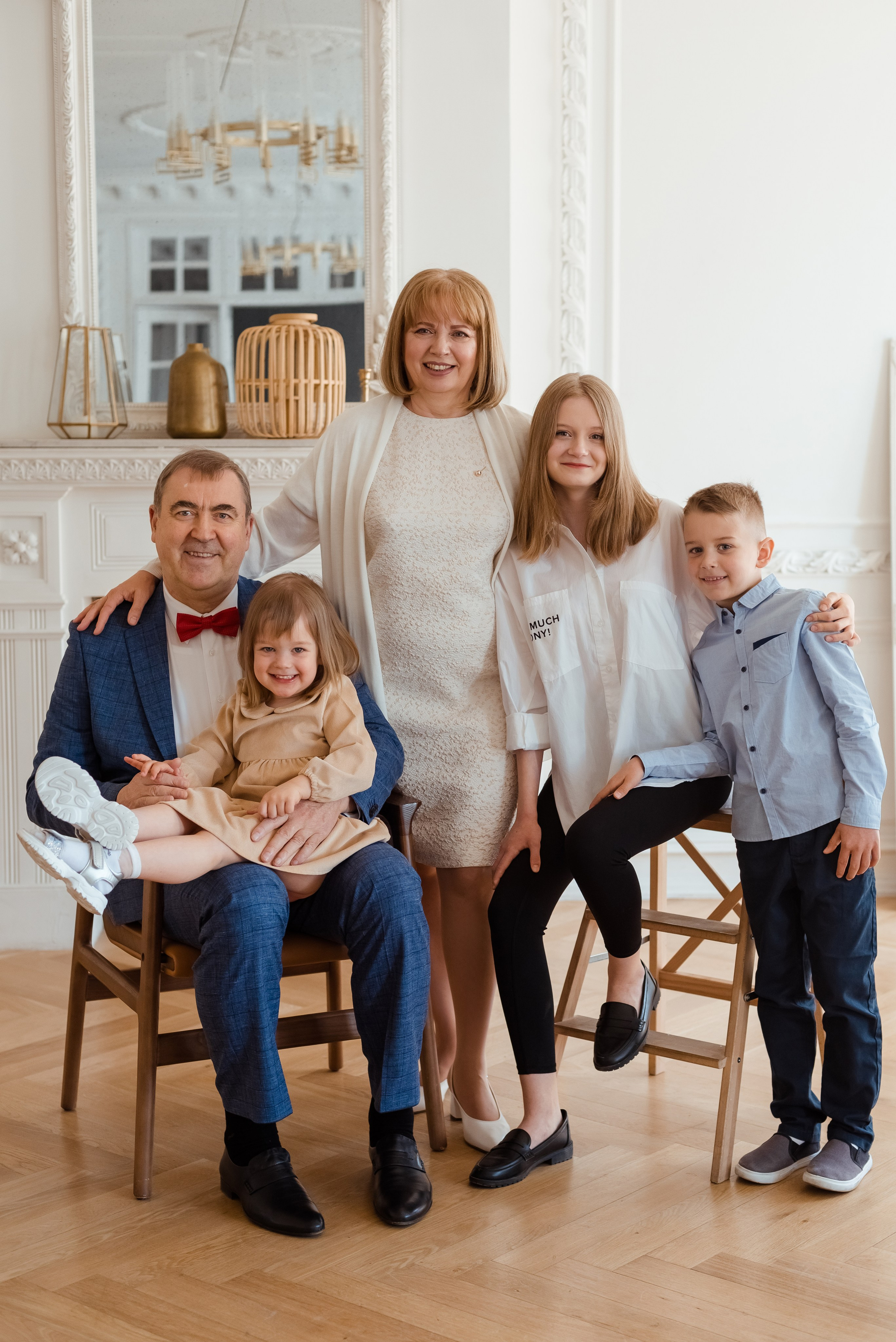 Фотосессия большой семьи в студии в Санкт-Петербурге. Фотограф Юлия Кондратьева