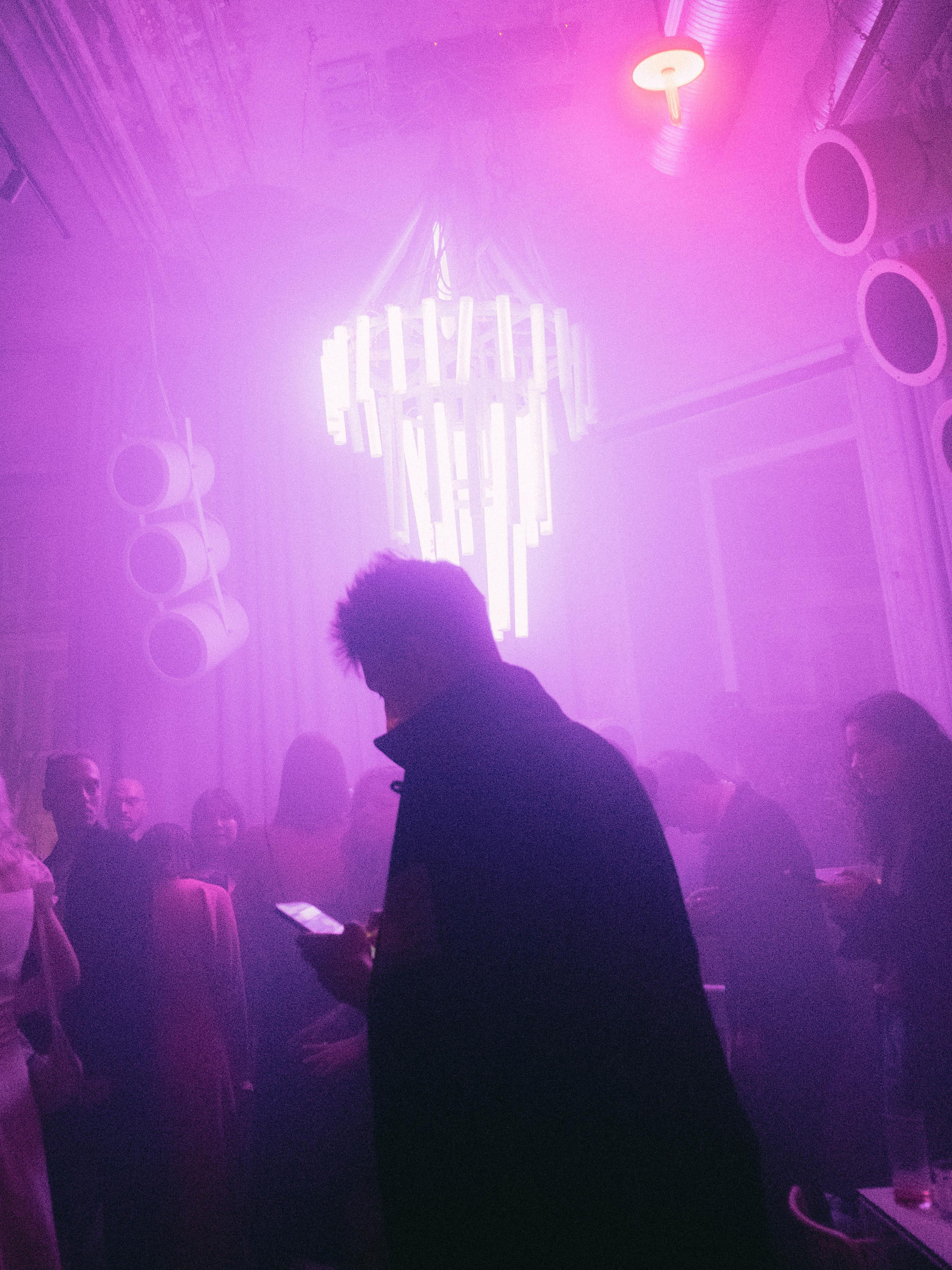 Attività. Fotografo a Mosca con un’atmosfera notturna di foto