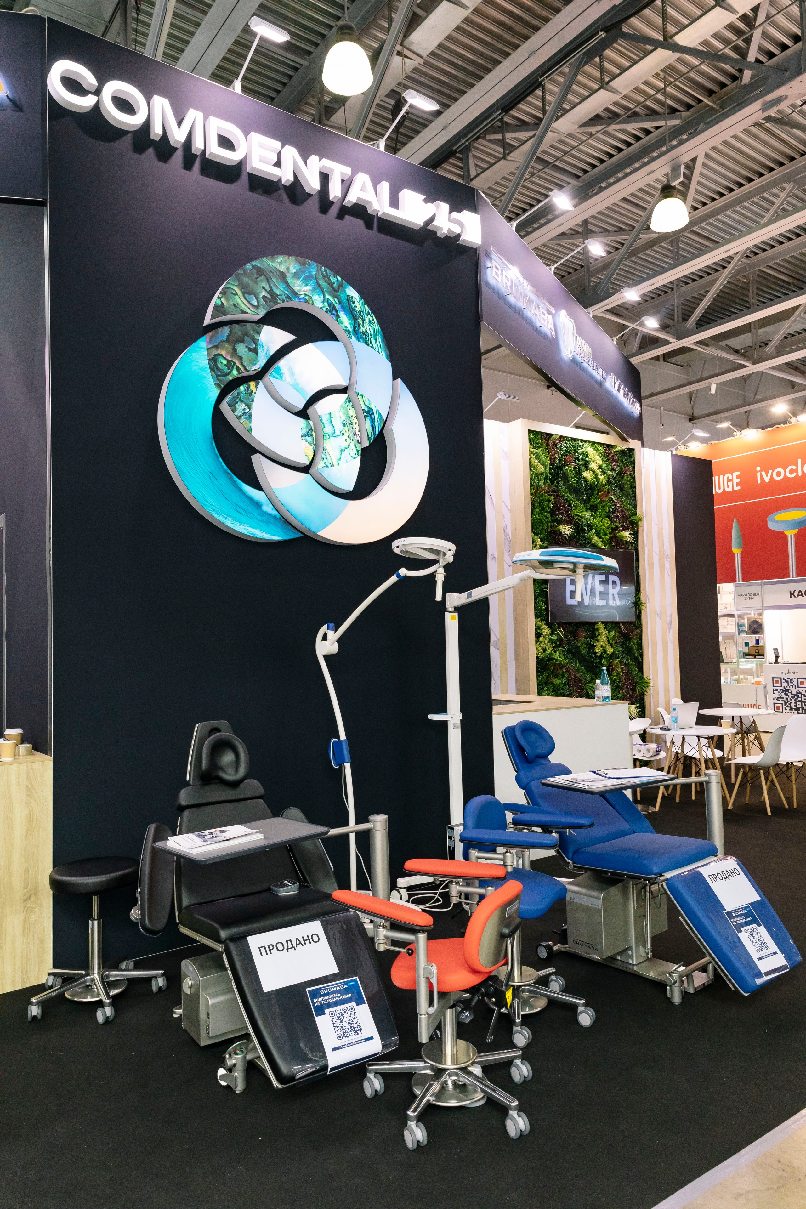 Стоматологическая выставка Dental Salon 2026. Профессиональный фотограф в Москве | Заказать фотосессию и съемку