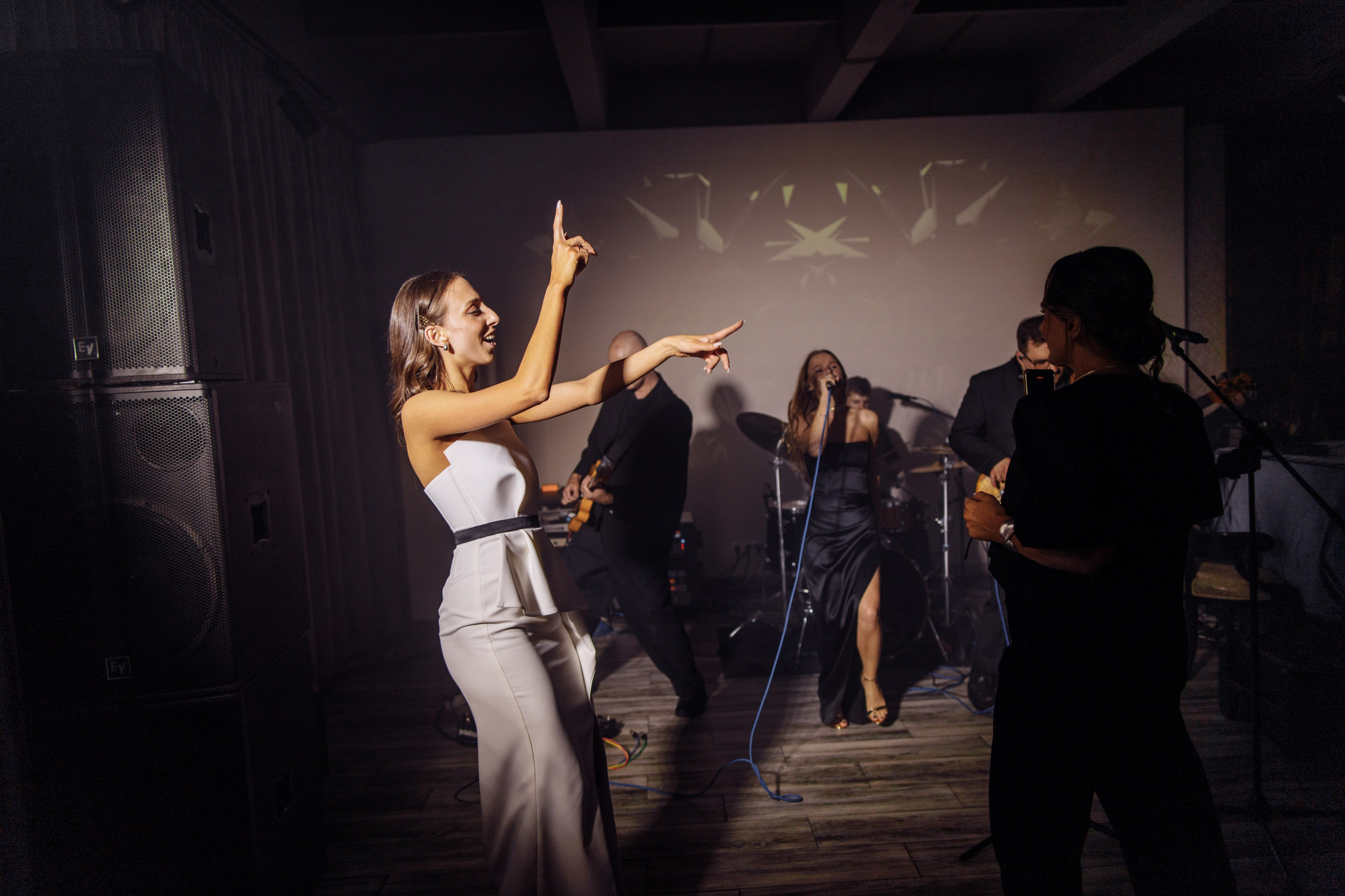 Свадебная фотосессия красивый банкет. Свадебный фотограф в Екатеринбурге Илья Корсаков