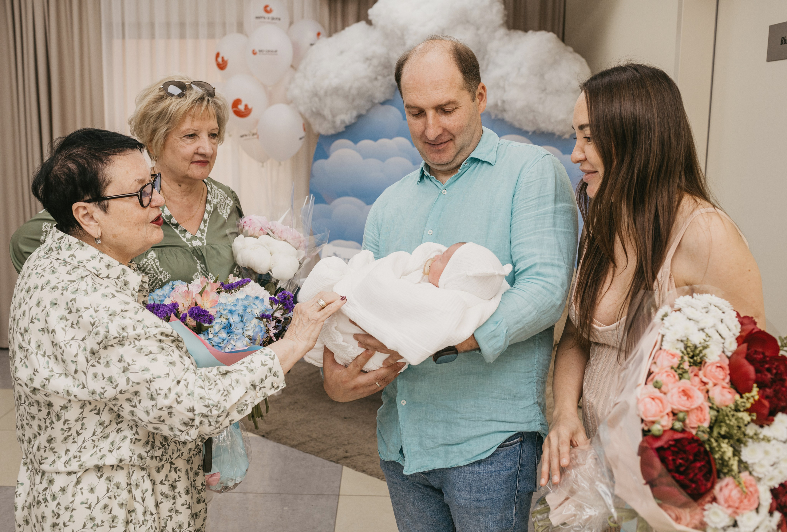 Выписка Марка. Фотограф на выписку из роддома в Москве и МО