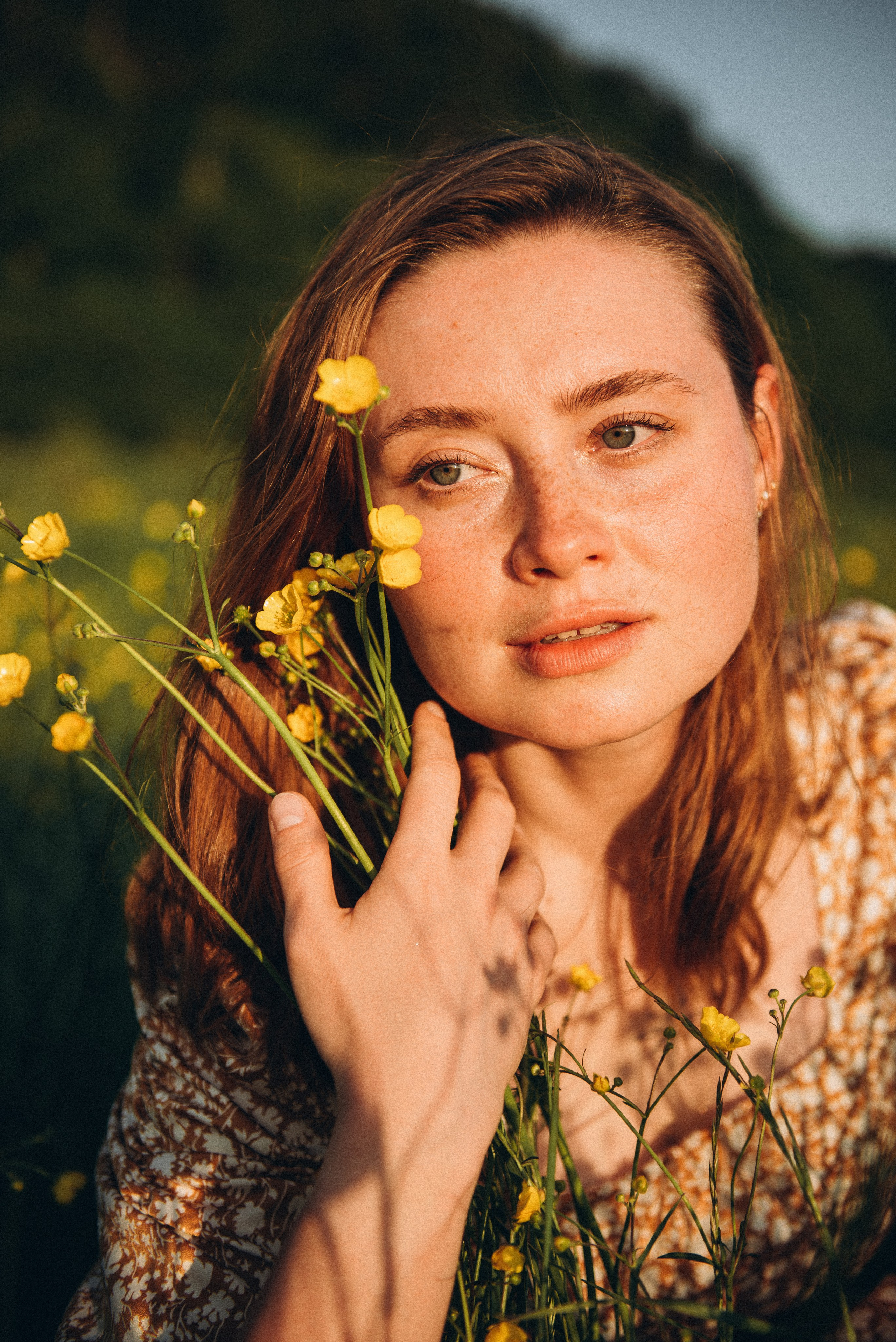 Маша в поле люпинов. Ирина Метелица фотограф на Шикотане