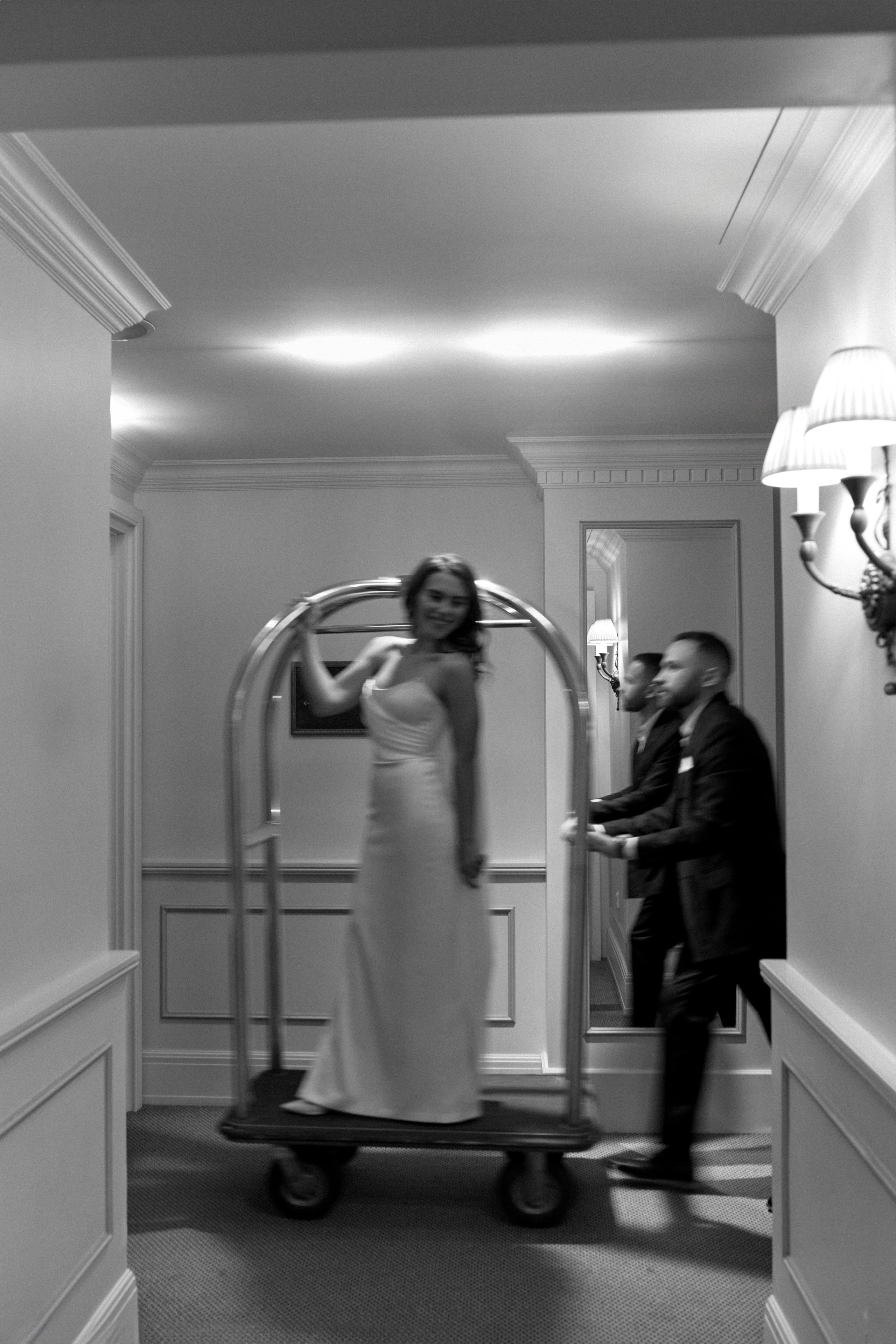 Свадебная фотосессия в отеле с видом на Исаакиевский собор. Сестры Карабаза. Фотографы и ретушеры в Москве и Санкт-Петербурге