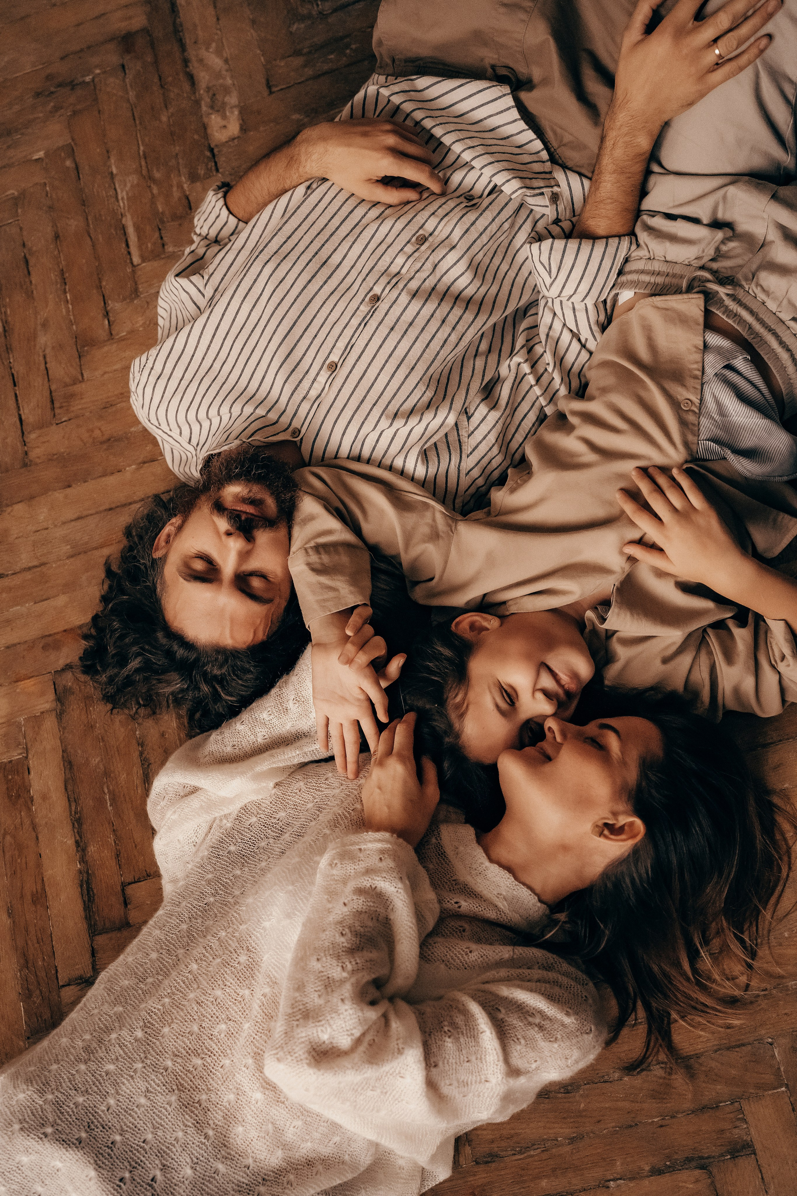 Объятья и немного баловства. Главная