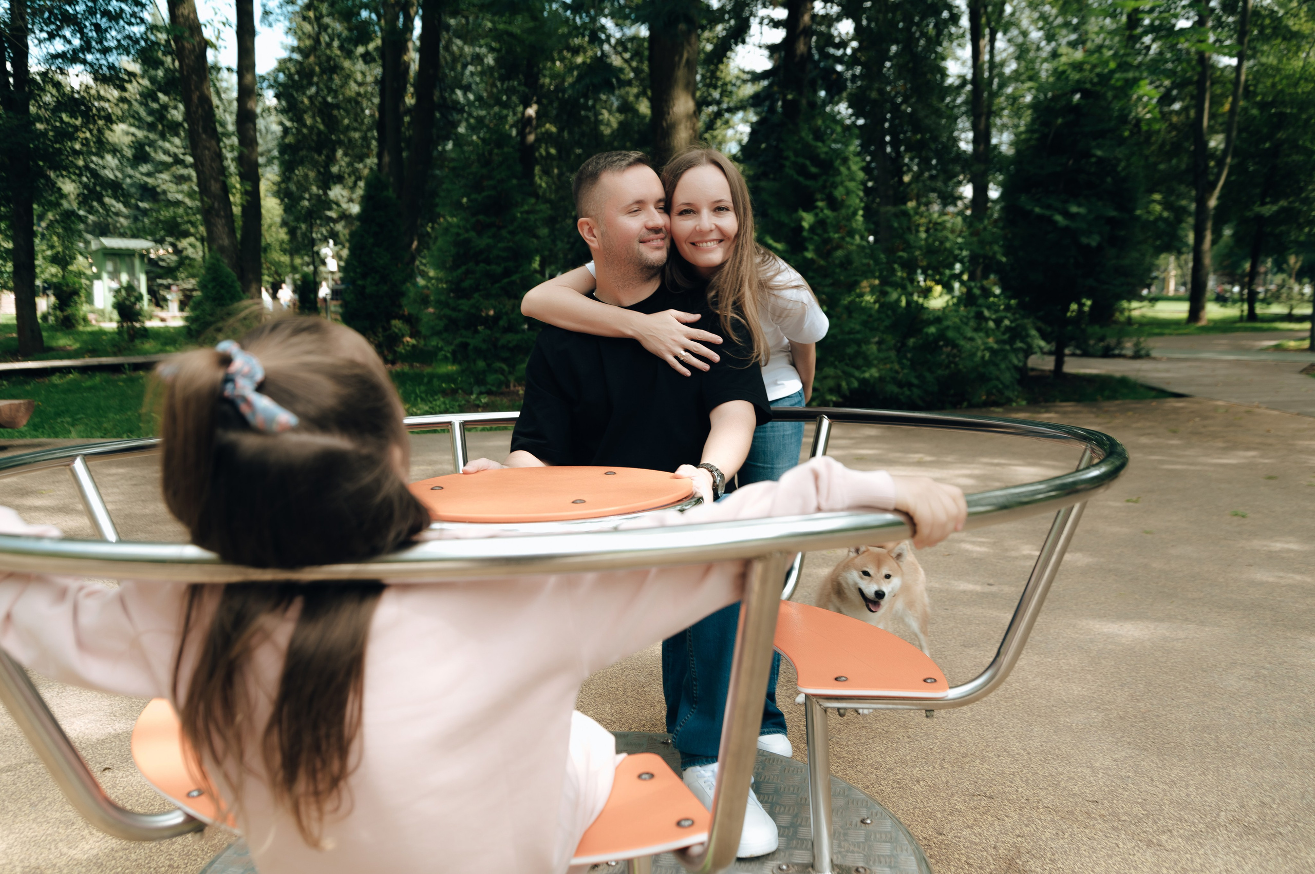 Трое в парке и меховой шар. Детский и семейный фотограф Катерина Мишина