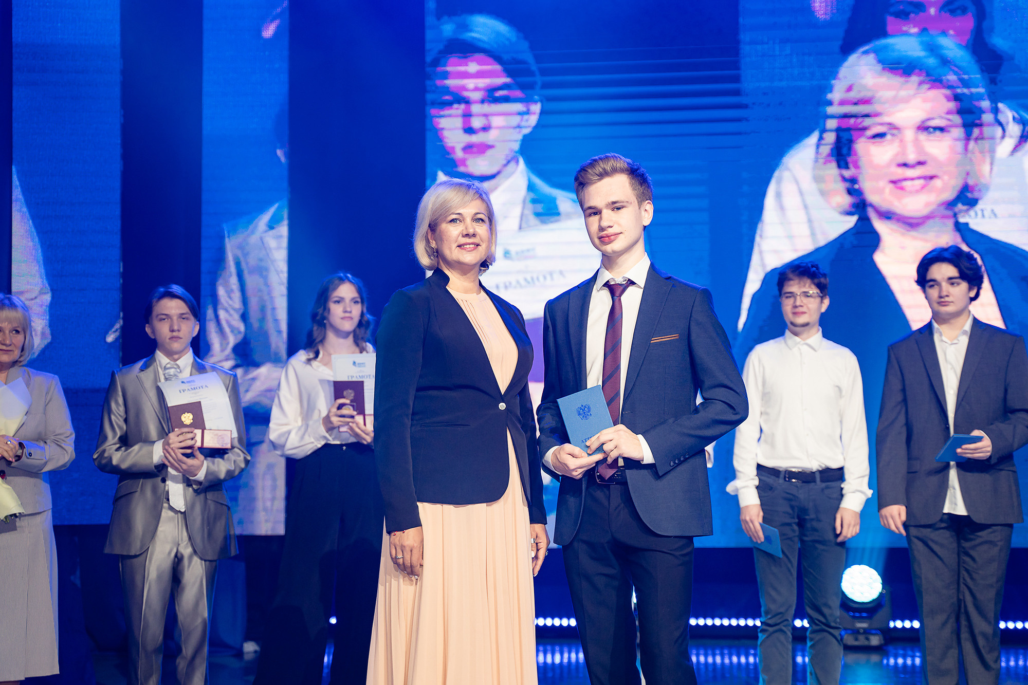 Школа — Старшие классы. Детский и Школьный фотограф во Владивостоке. Выпускные альбомы